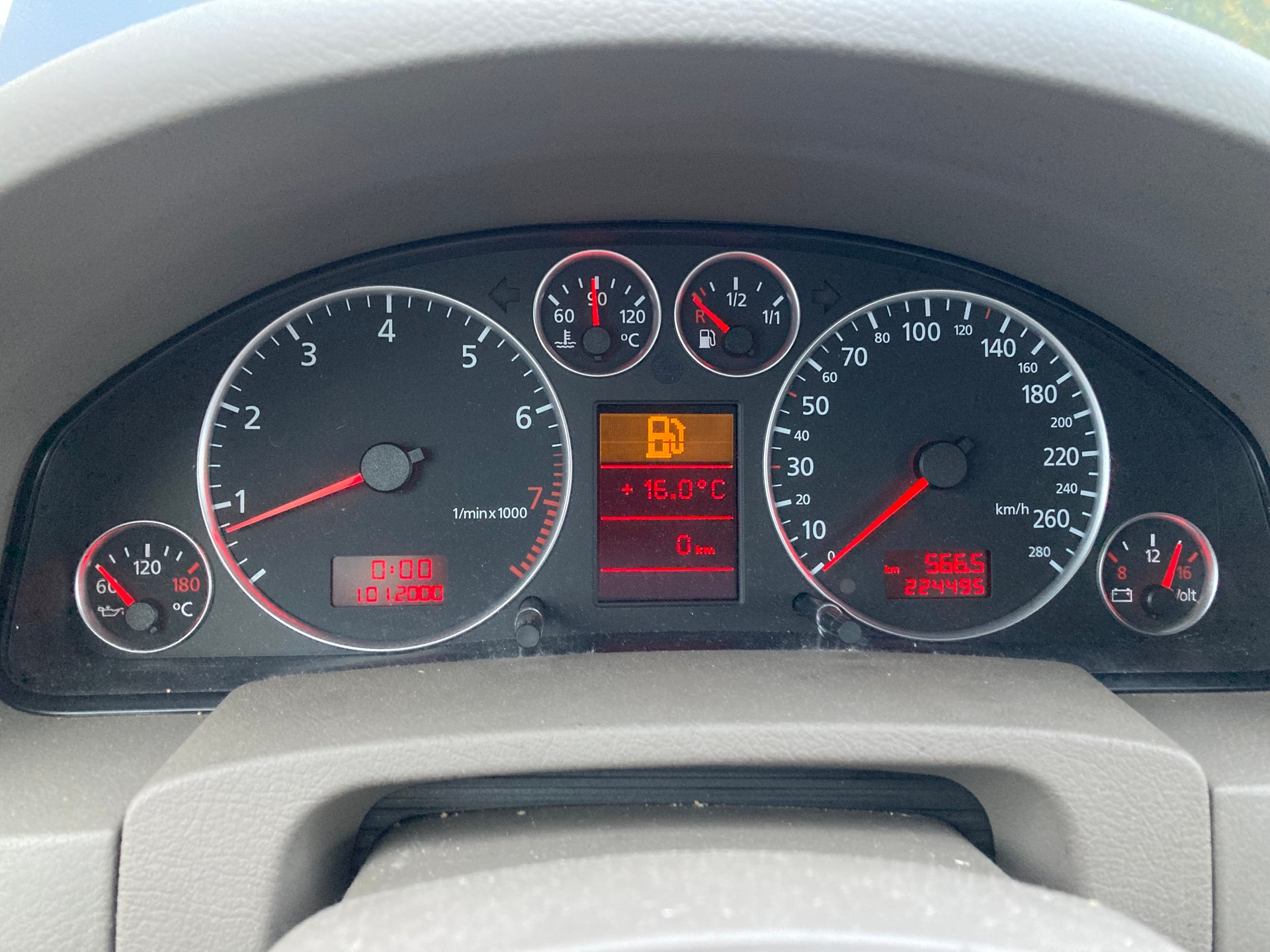 AUDI A6 Avant 2.7 T quattro-image-13