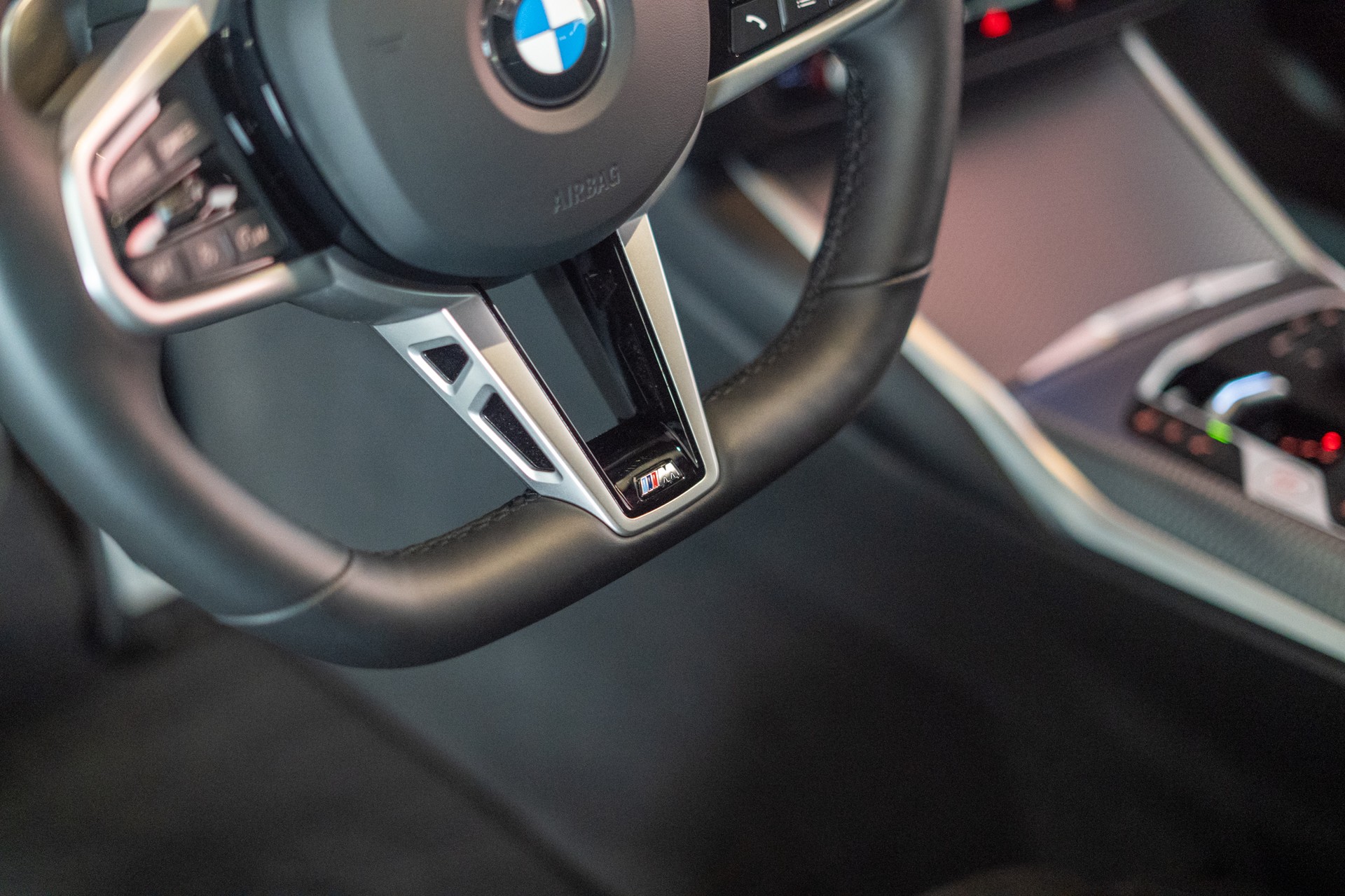 BMW 330d xDrive SAG / LCI / 360°Kamera / Ambientebeleuchtung-image-12