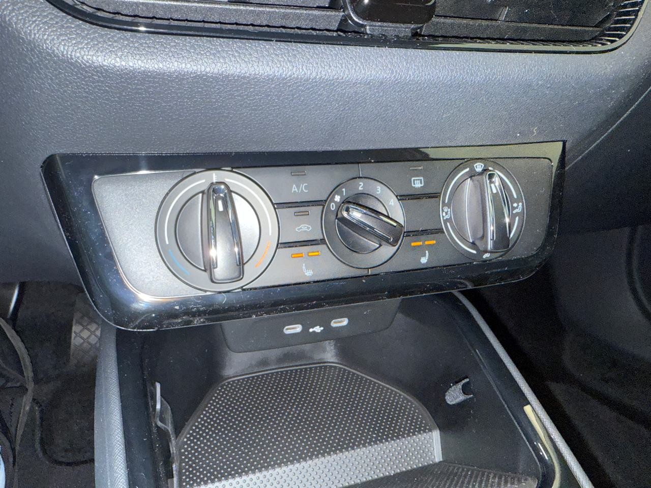 SKODA Fabia 1.0 TSI Selection DSG-image-8