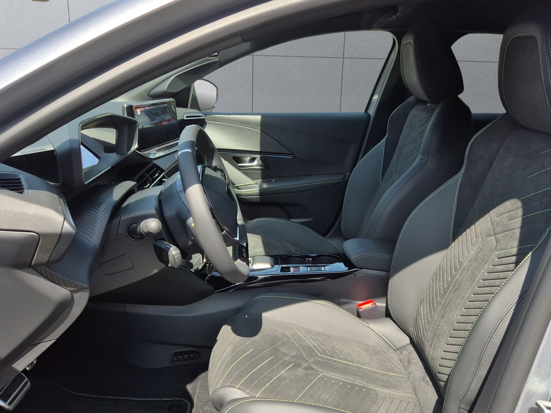 PEUGEOT 208 1.2 Hybrid 145 GT Exclusive-image-8