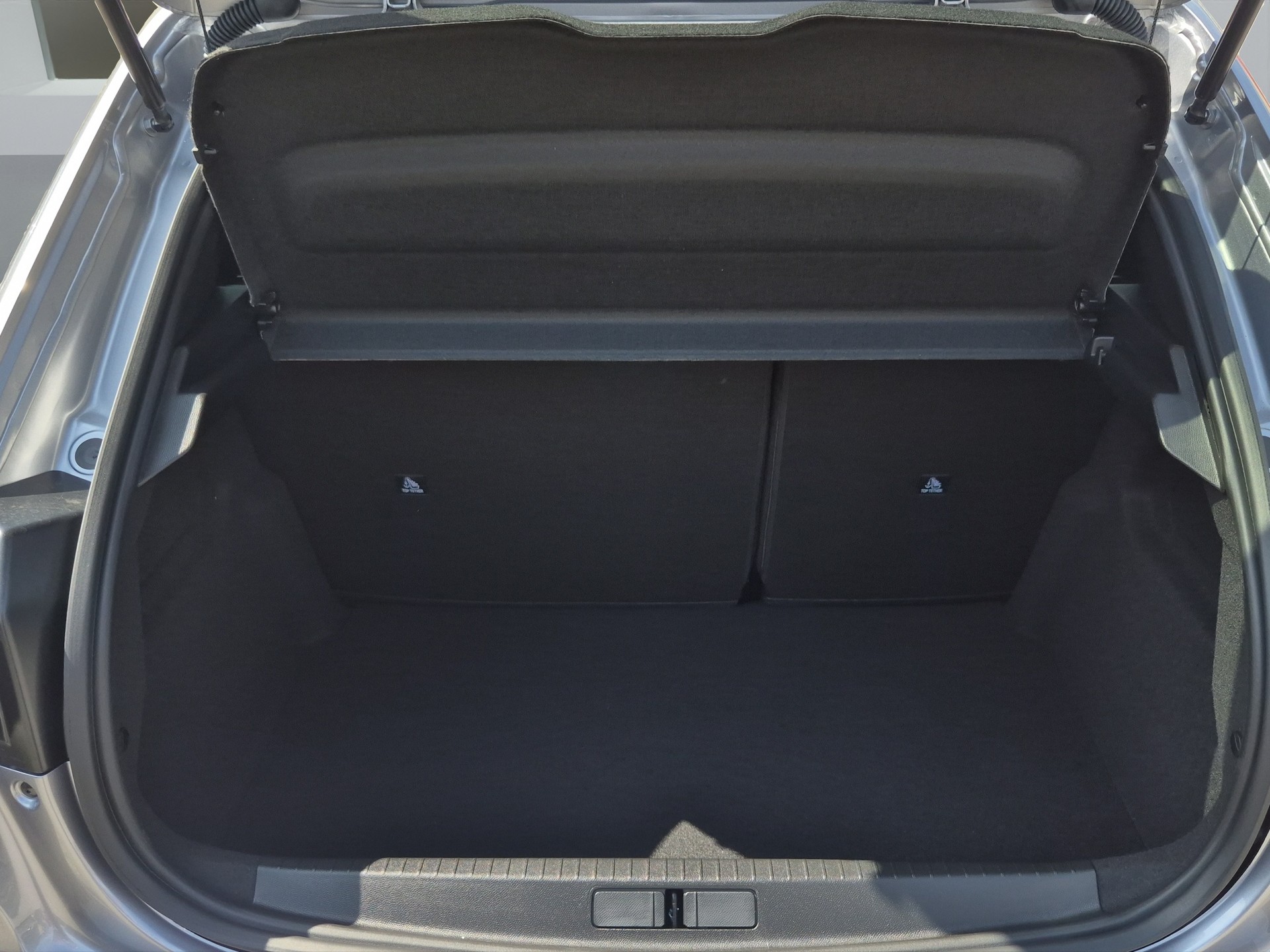 PEUGEOT 208 1.2 Hybrid 145 GT Exclusive-image-17