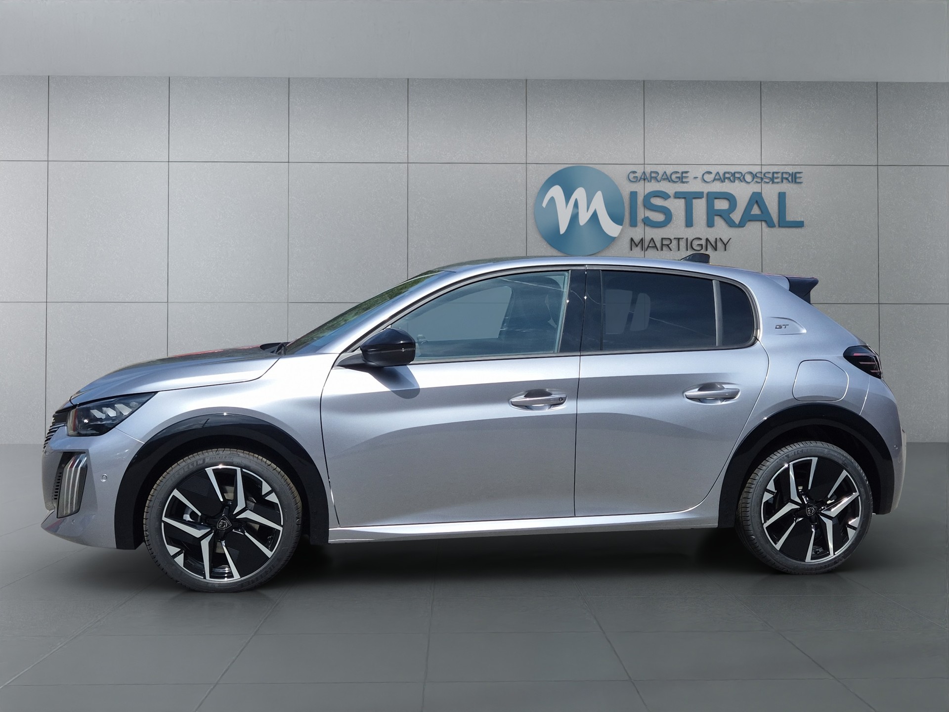 PEUGEOT 208 1.2 Hybrid 145 GT Exclusive-showroom-element-1