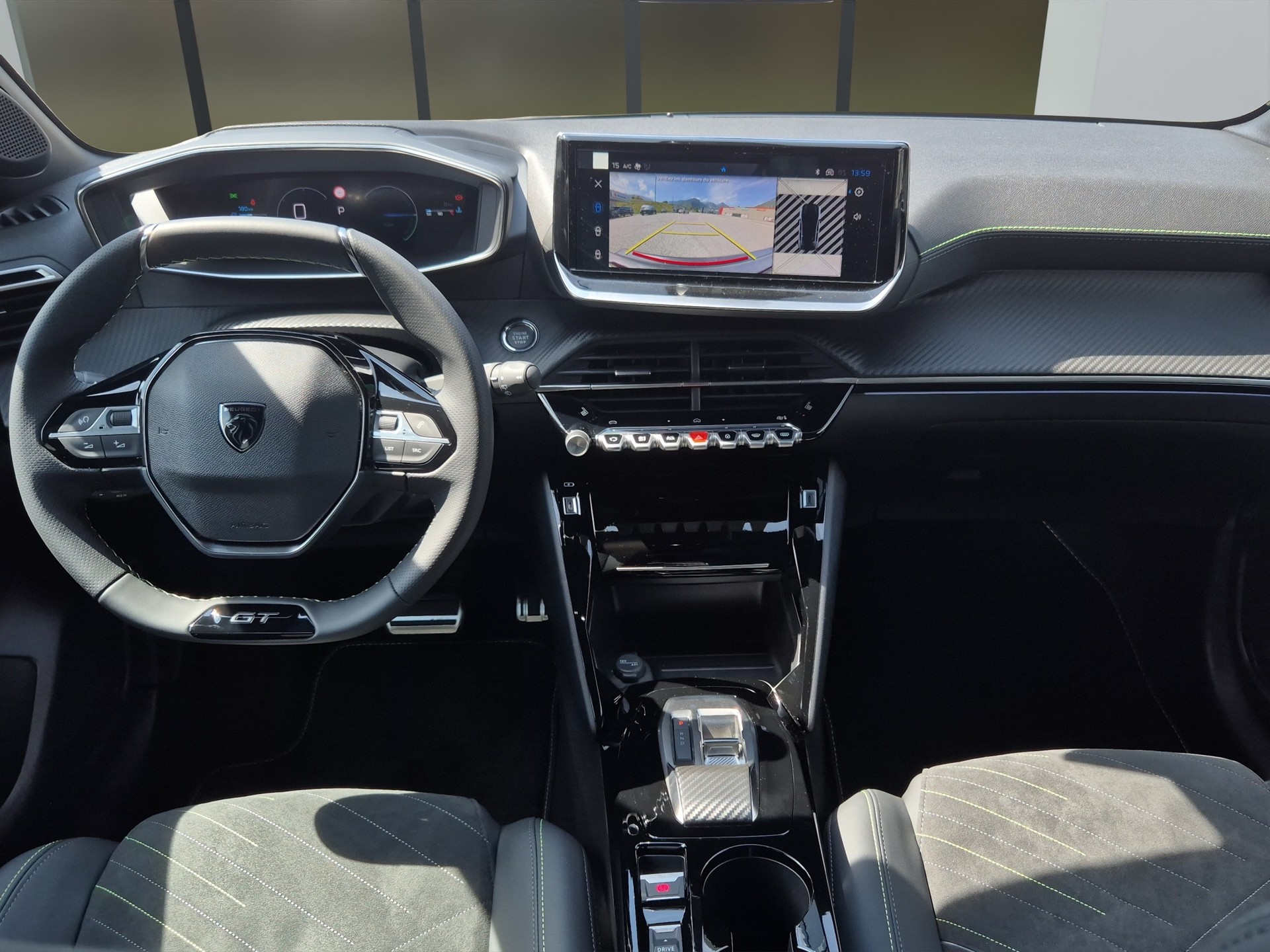 PEUGEOT 208 1.2 Hybrid 145 GT Exclusive-image-12