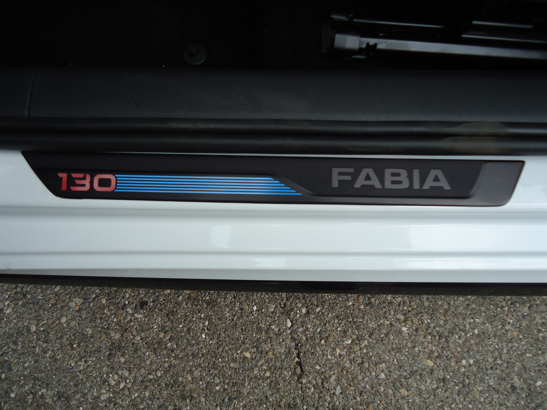 SKODA Fabia 1.5 TSI 130 DSG-image-14