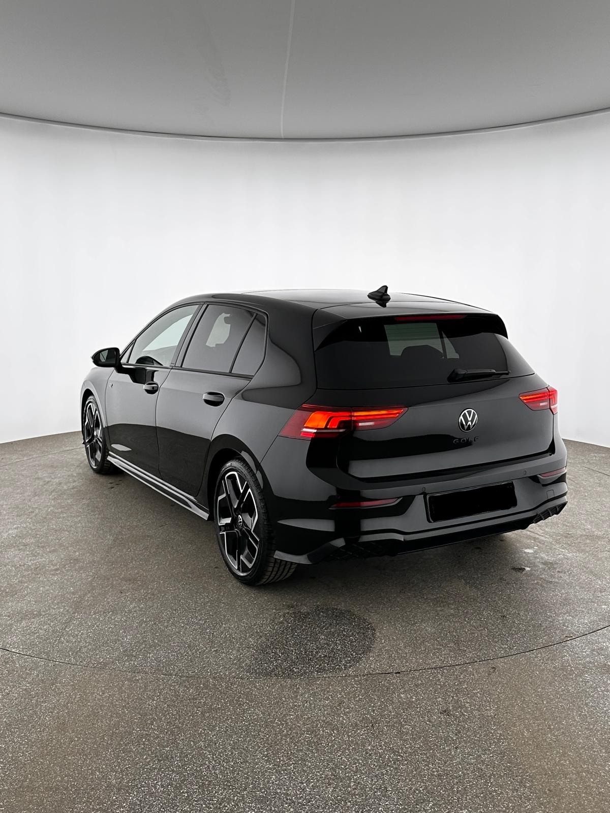 VW Golf 8.5 Model 2.0 TDI R-Line DSG / Panoramadach / Leasing ab 399.--showroom-element-2