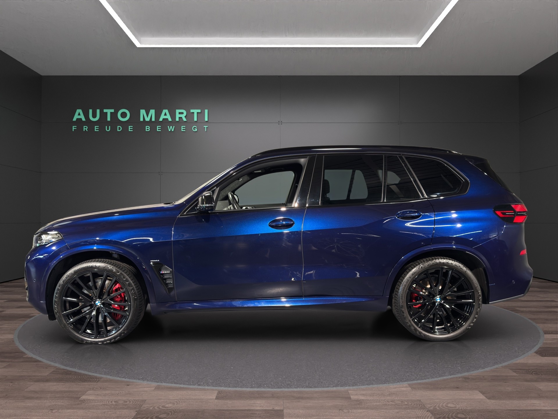 BMW X5 M60i xDrive M Sport-showroom-element-1