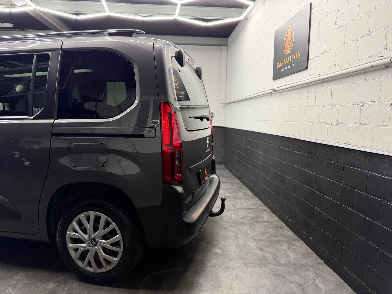 CITROEN Berlingo 1.5 BlueHDi Shine | Glasdach | Beidseitige Schiebetüren | Anhängerkupplung | Rückfahrkamera-showroom-element-3