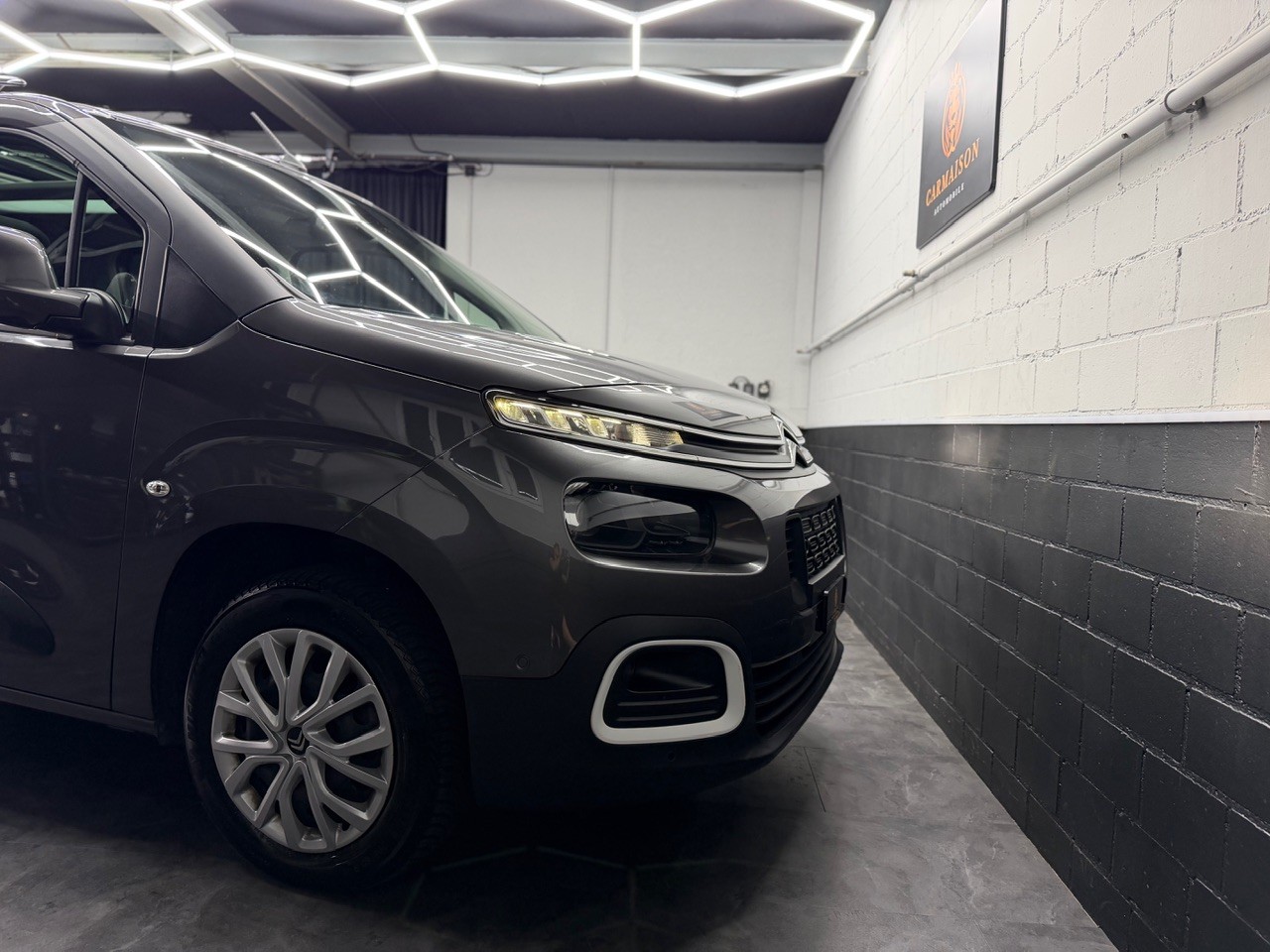 CITROEN Berlingo 1.5 BlueHDi Shine | Glasdach | Beidseitige Schiebetüren | Anhängerkupplung | Rückfahrkamera-image-13