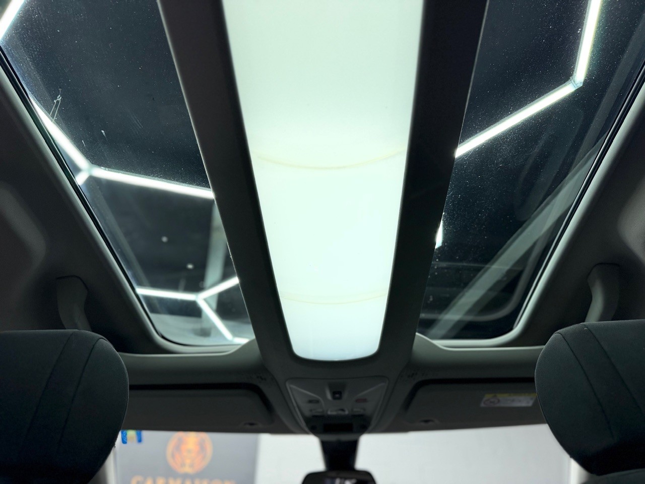 CITROEN Berlingo 1.5 BlueHDi Shine | Glasdach | Beidseitige Schiebetüren | Anhängerkupplung | Rückfahrkamera-image-24
