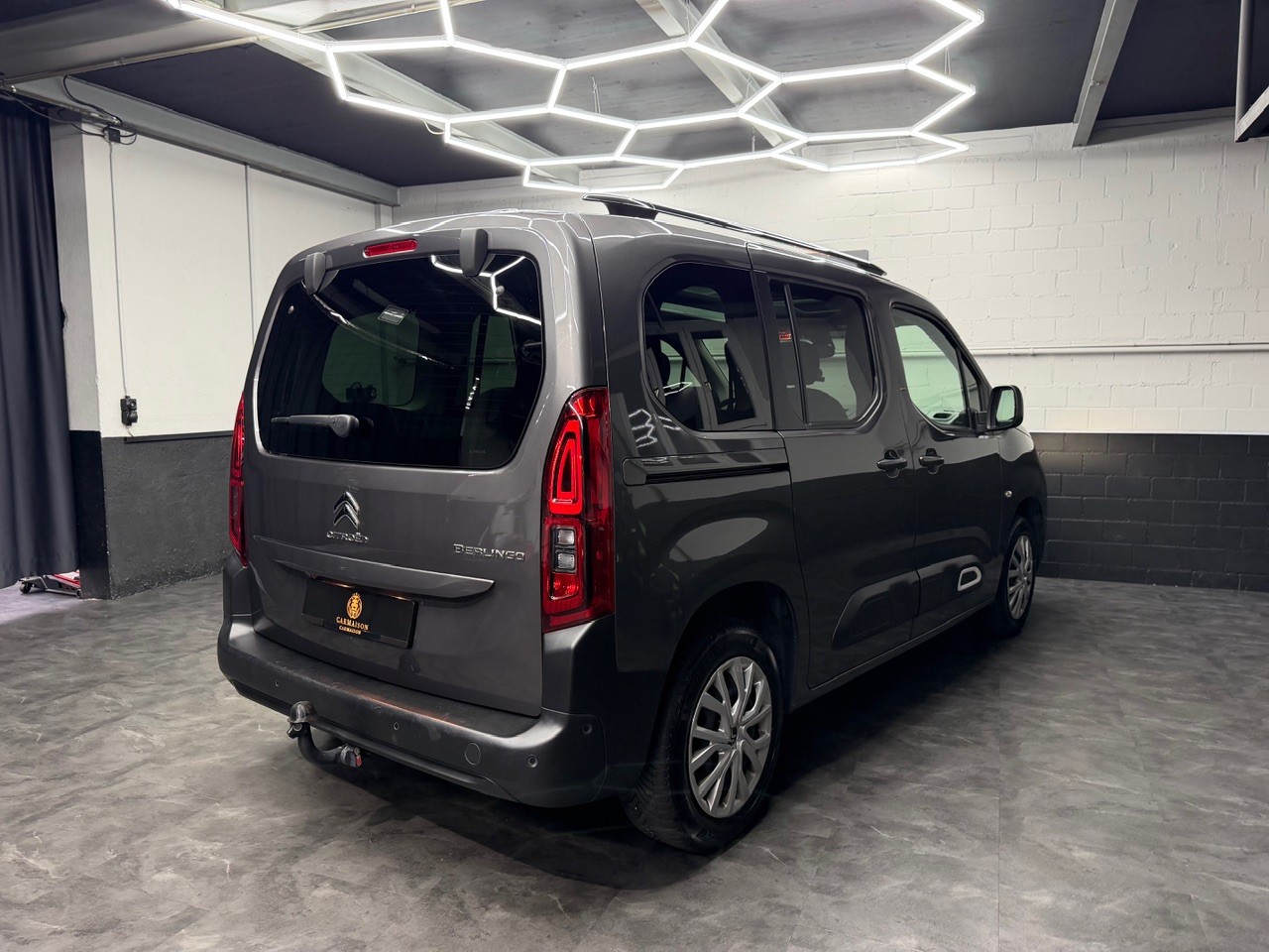 CITROEN Berlingo 1.5 BlueHDi Shine | Glasdach | Beidseitige Schiebetüren | Anhängerkupplung | Rückfahrkamera-image-12