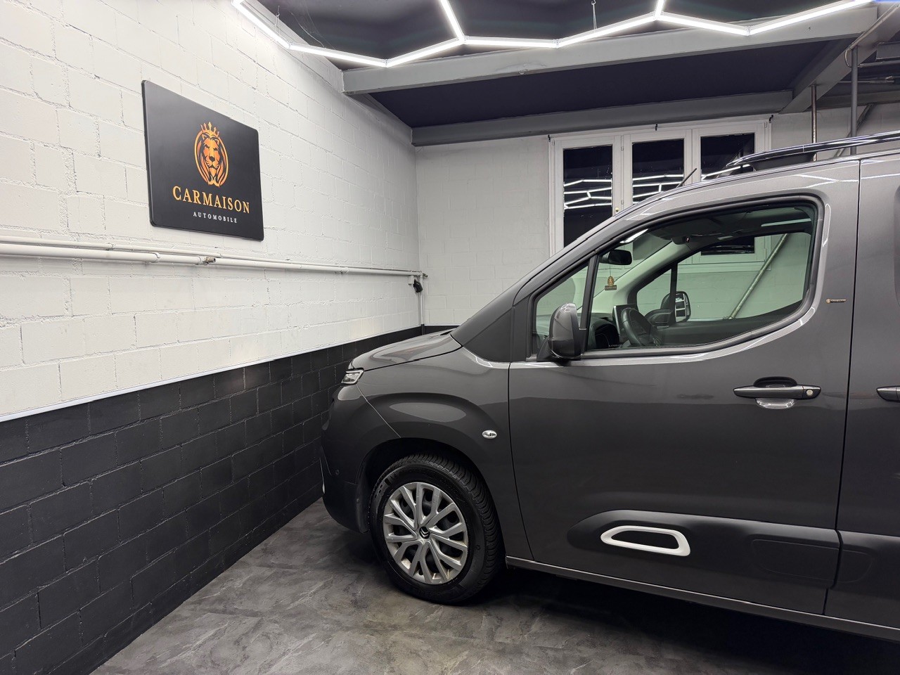 CITROEN Berlingo 1.5 BlueHDi Shine | Glasdach | Beidseitige Schiebetüren | Anhängerkupplung | Rückfahrkamera-image-14