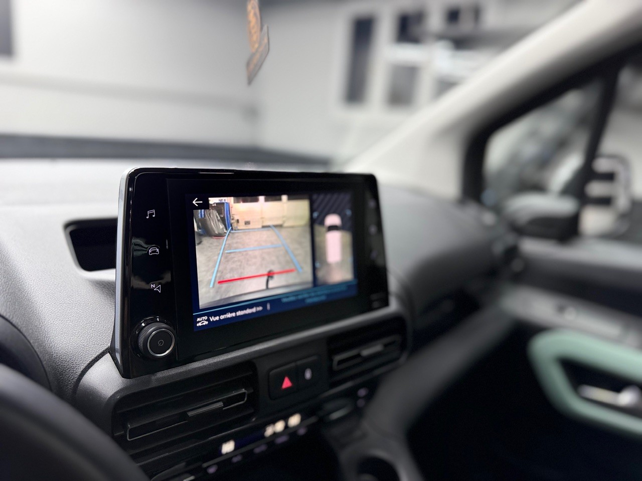 CITROEN Berlingo 1.5 BlueHDi Shine | Glasdach | Beidseitige Schiebetüren | Anhängerkupplung | Rückfahrkamera-image-30