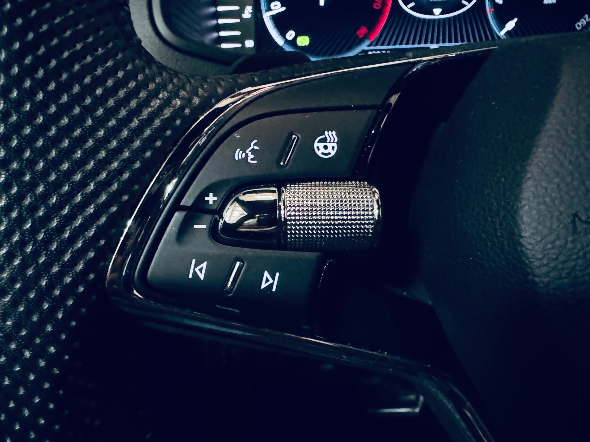 SKODA Karoq 2.0 TSI SportLine 4x4 DSG-image-27