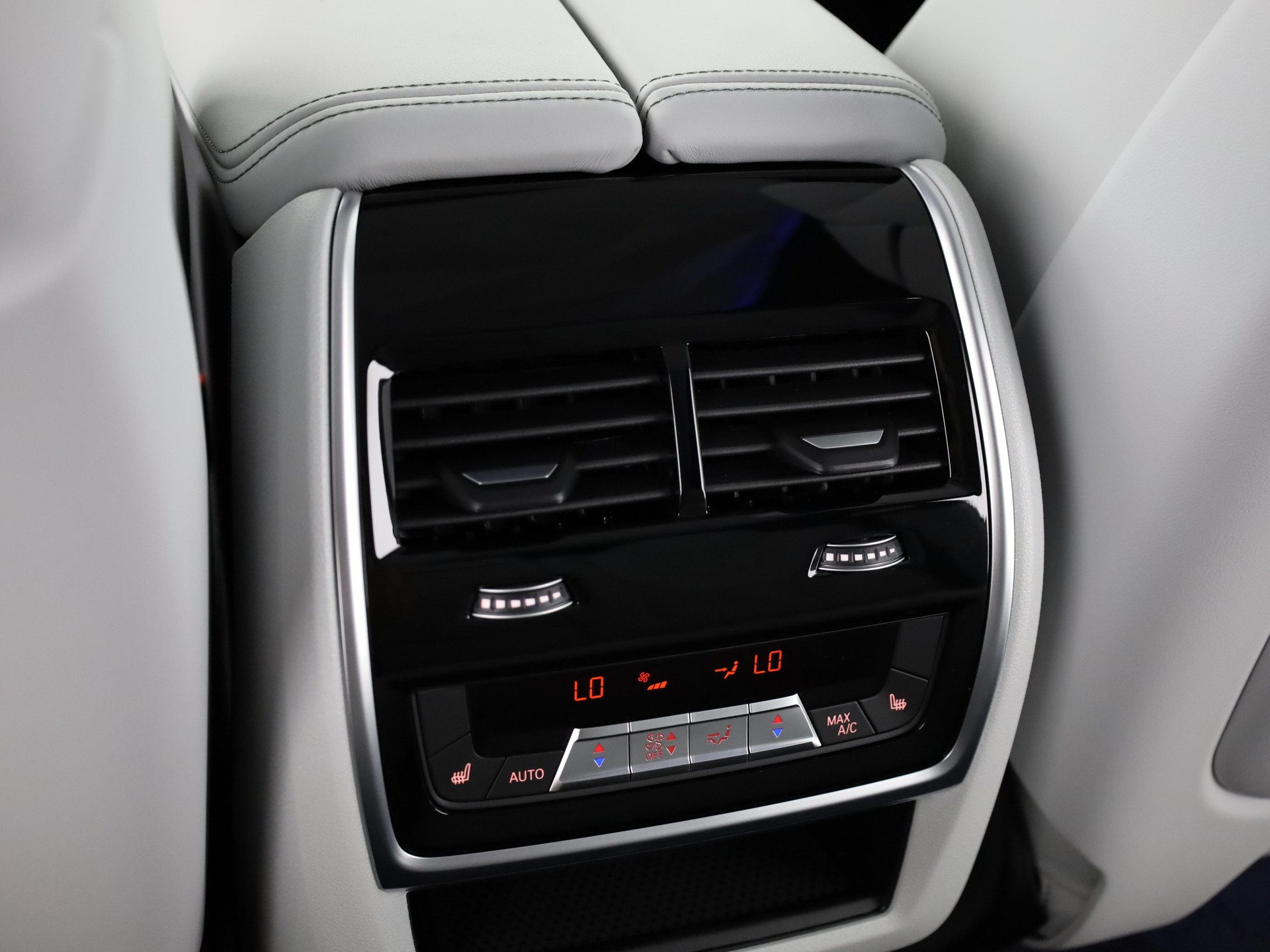 BMW XM G09 Label Plug-in Hybrid-image-21