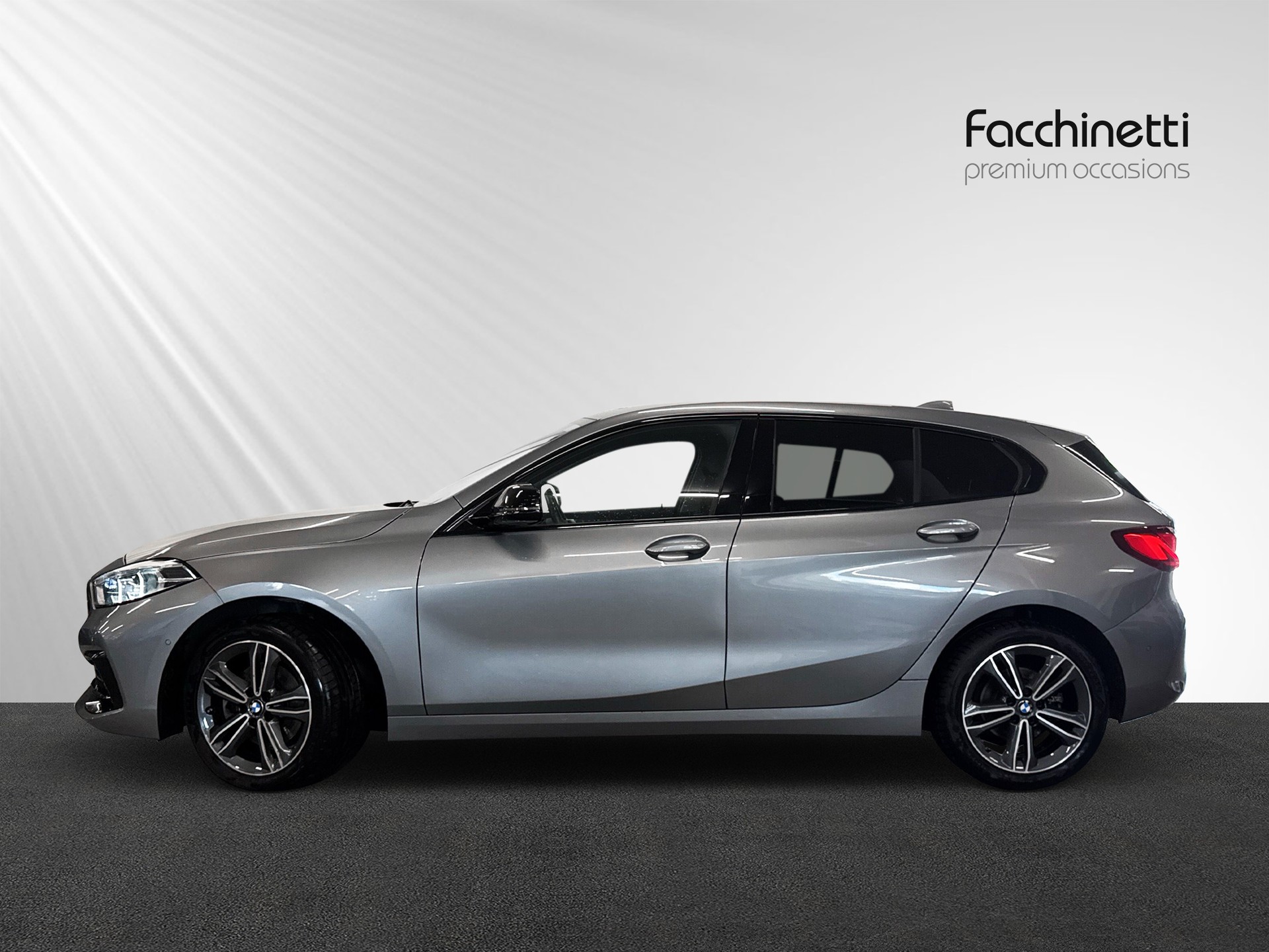 BMW 118i Sport Line Steptronic-showroom-element-1