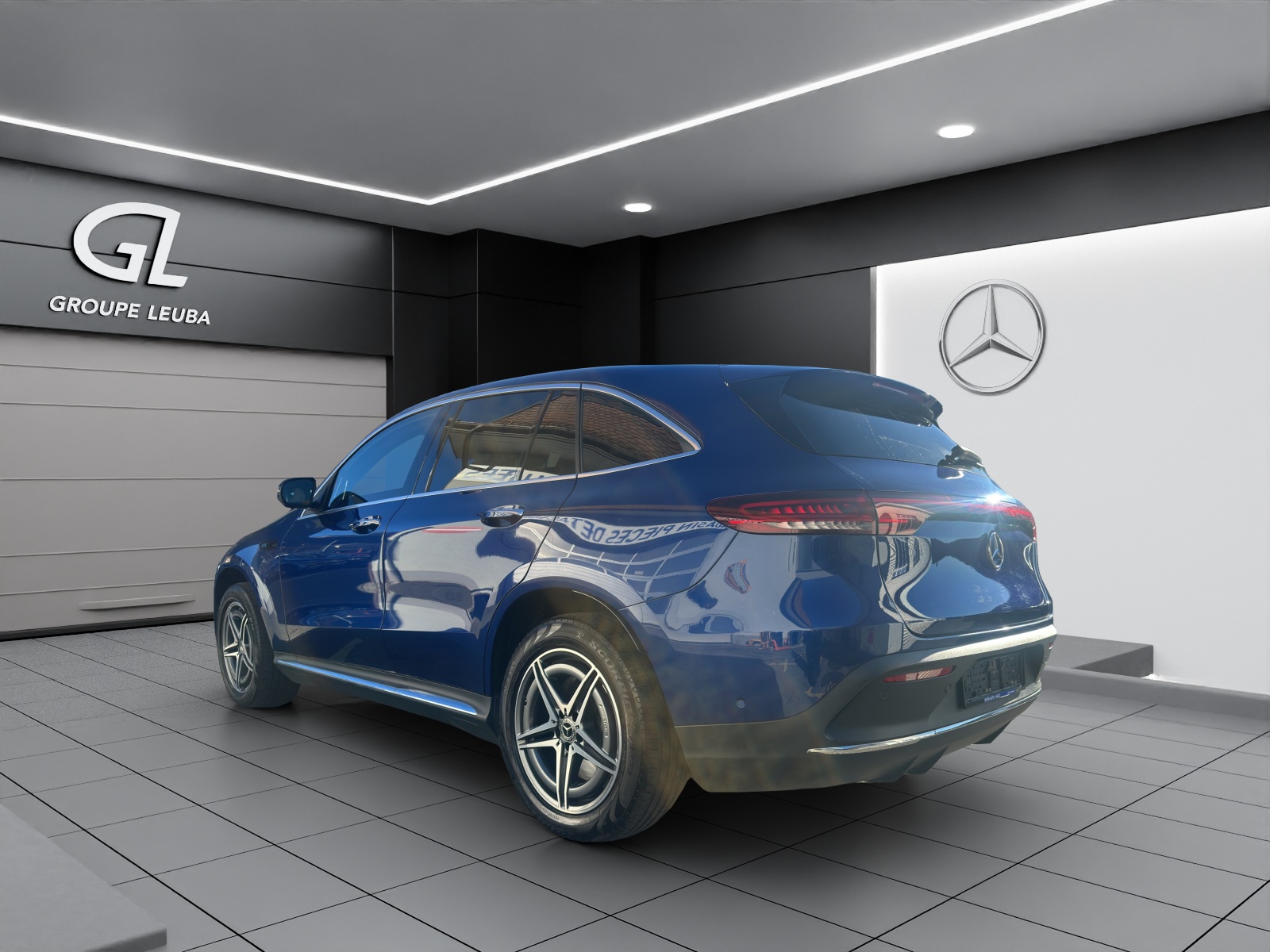 MERCEDES-BENZ EQC 400 AMG Line 4Matic-showroom-element-3