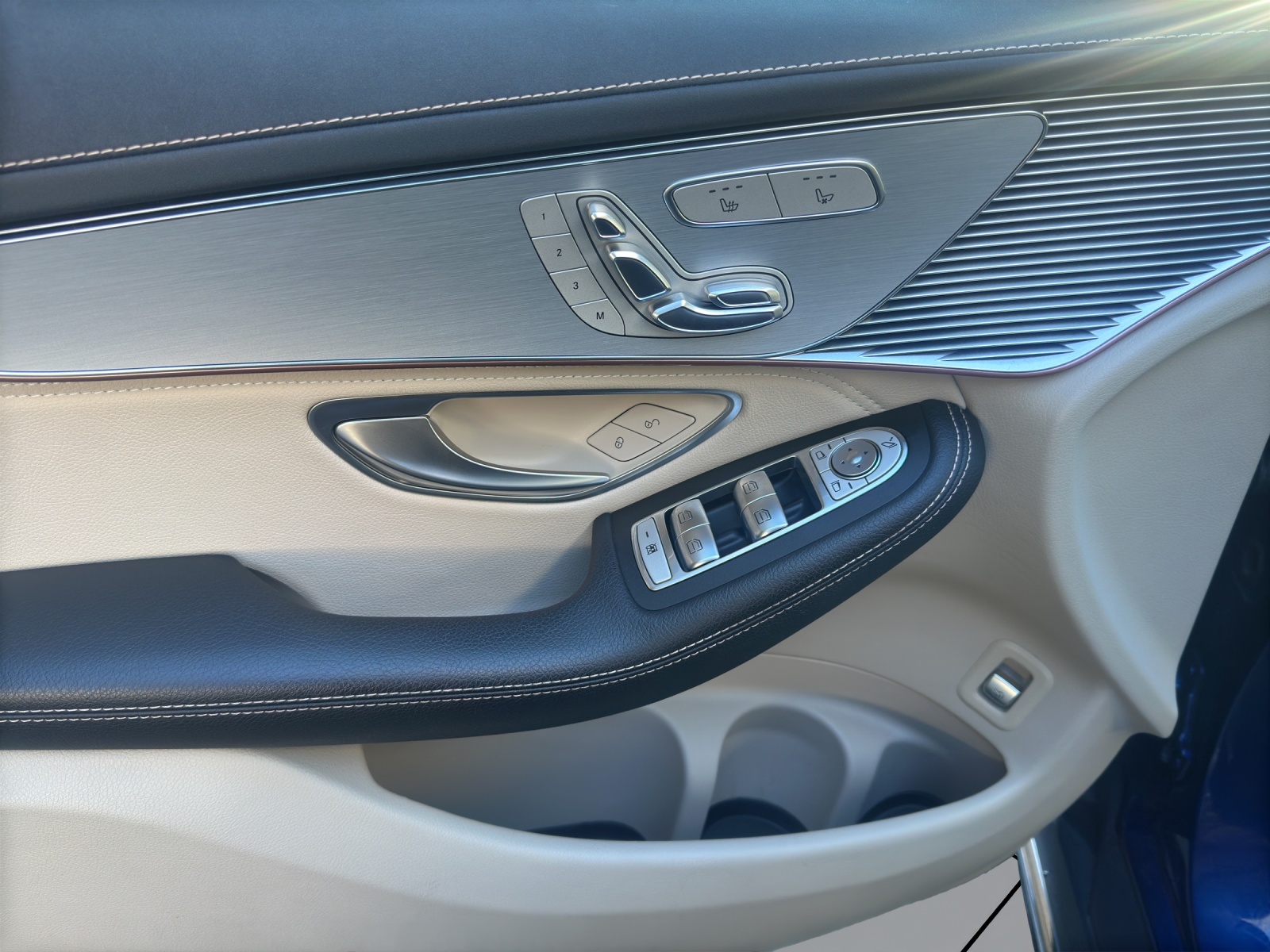 MERCEDES-BENZ EQC 400 AMG Line 4Matic-image-13