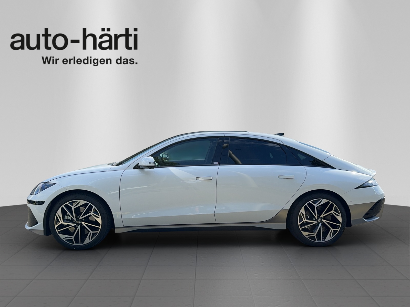 HYUNDAI Ioniq 6 77kWh Launch 2WD-showroom-element-1