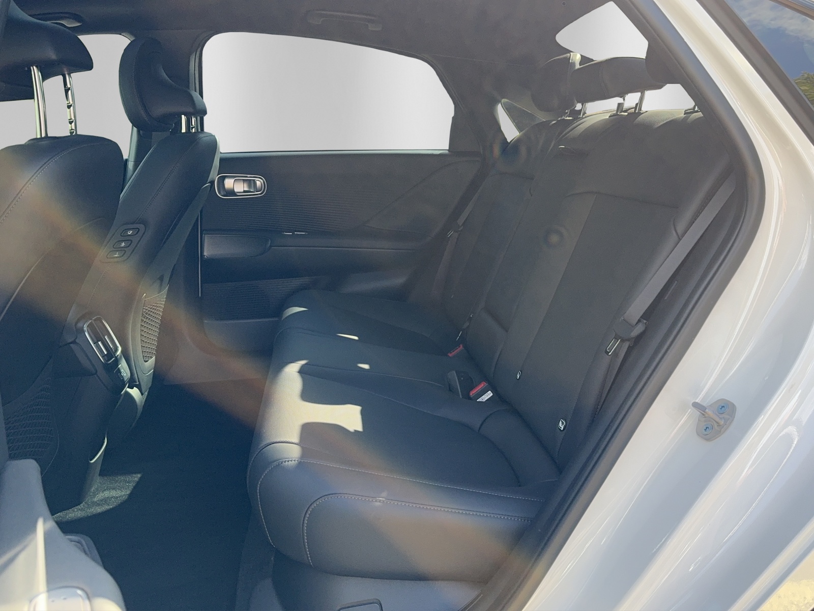 HYUNDAI Ioniq 6 77kWh Launch 2WD-image-9