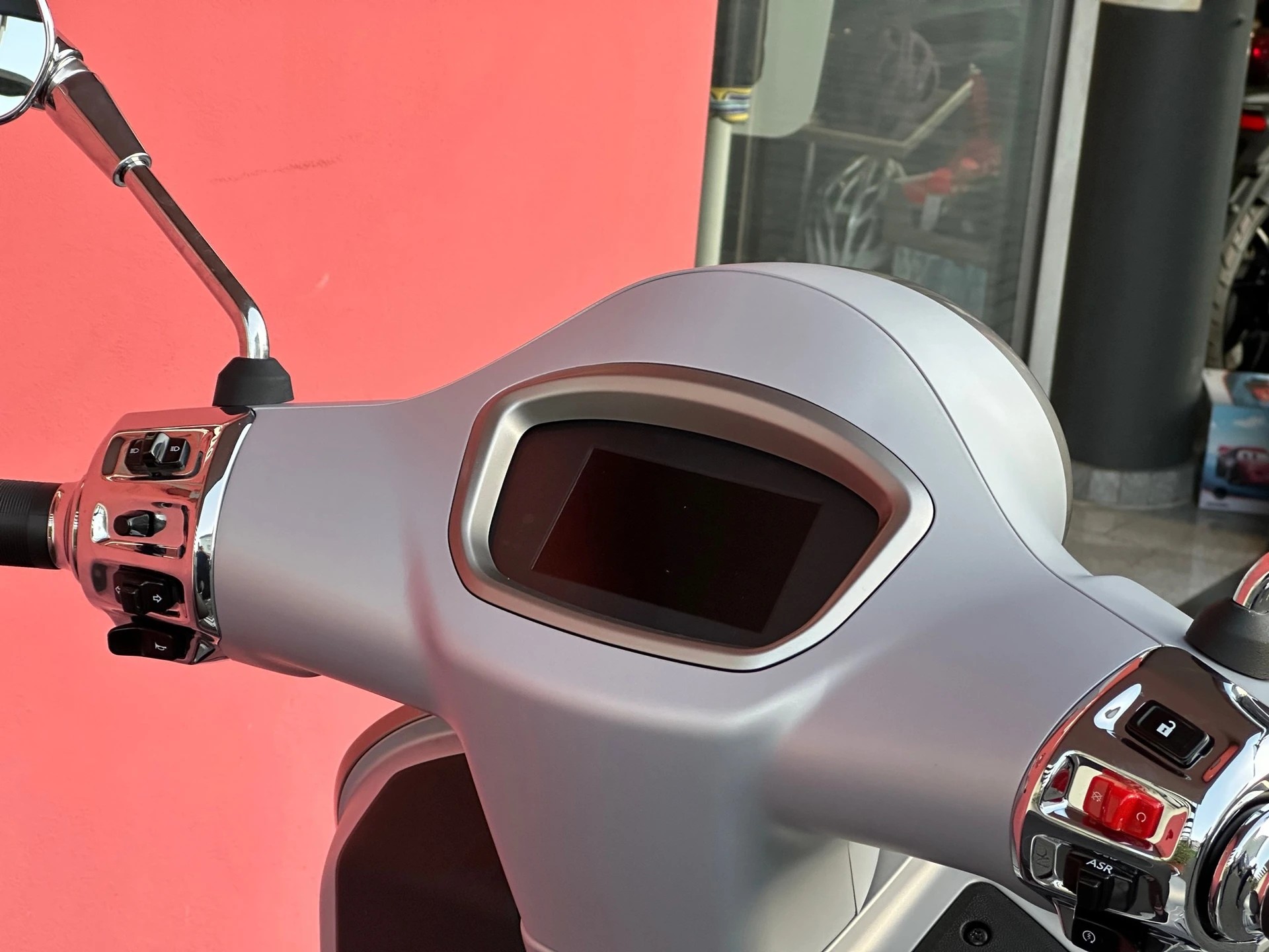 PIAGGIO Vespa GTS 300 Super Tech ABS + GRATIS TOPCASE-image-10