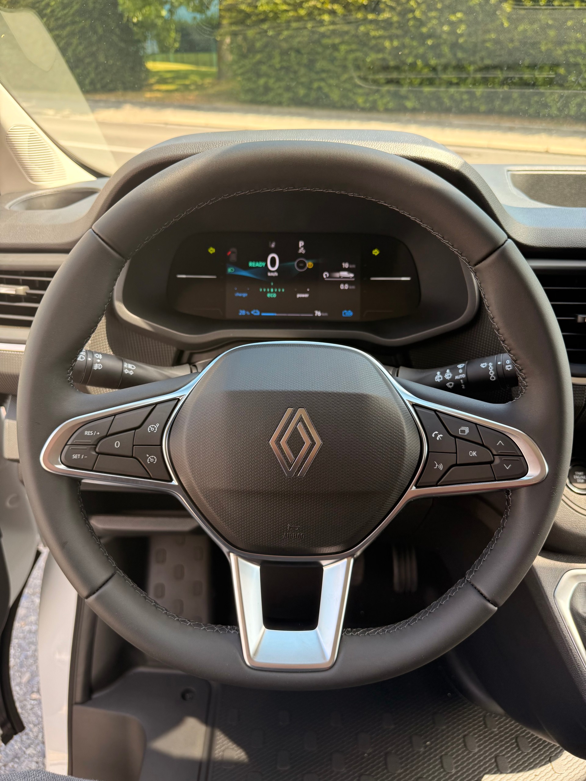 RENAULT Trafic EV52 22kW L2H1-image-10