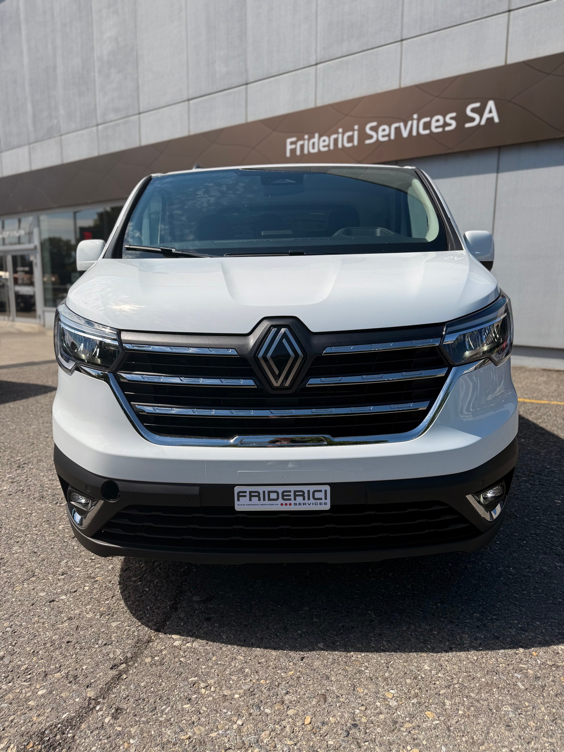 RENAULT Trafic EV52 22kW L2H1-image-8