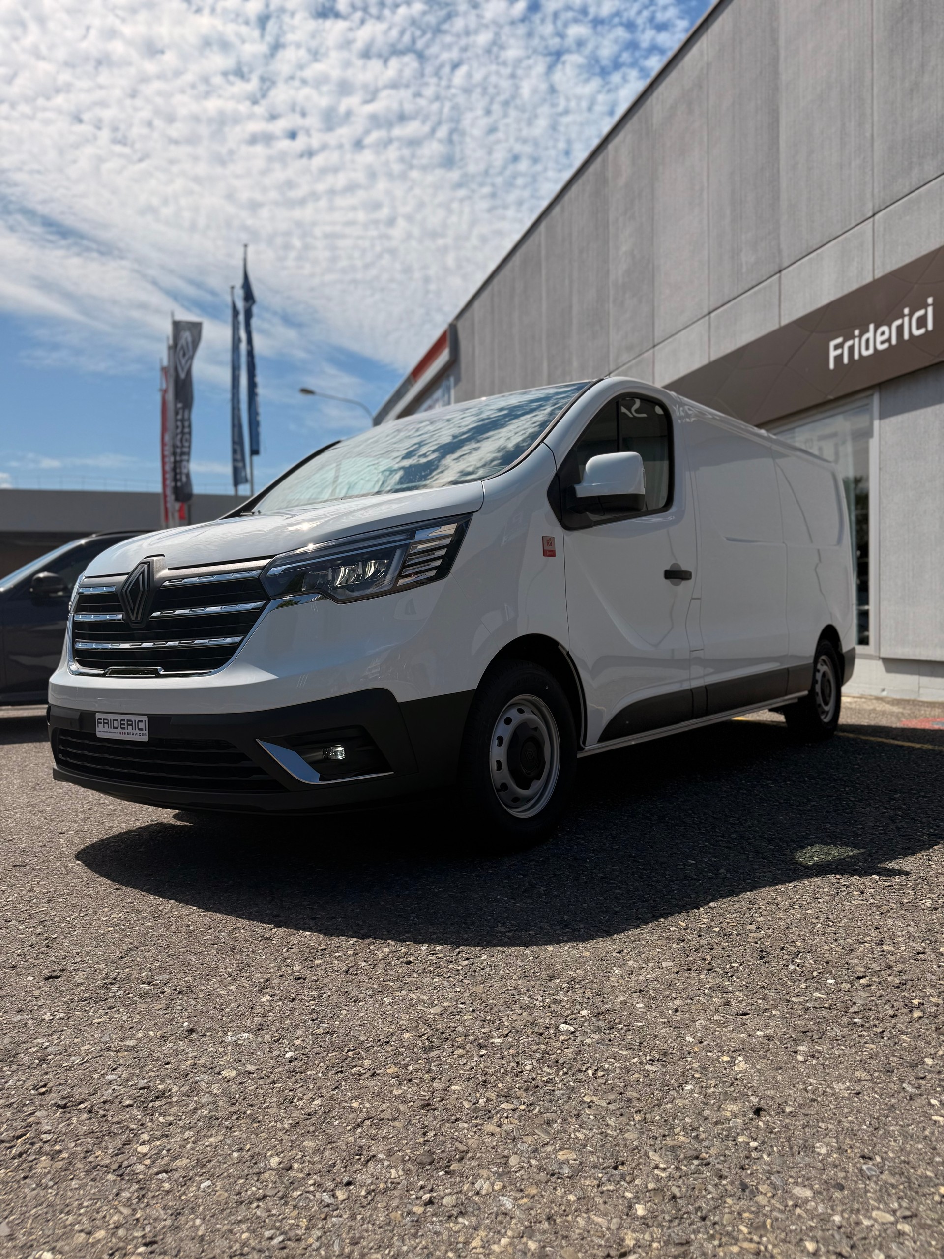 RENAULT Trafic EV52 22kW L2H1-showroom-element-1