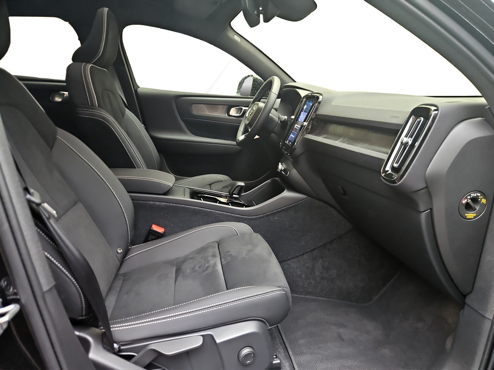 VOLVO C40 Recharge P6 Pure Electric Plus-image-11