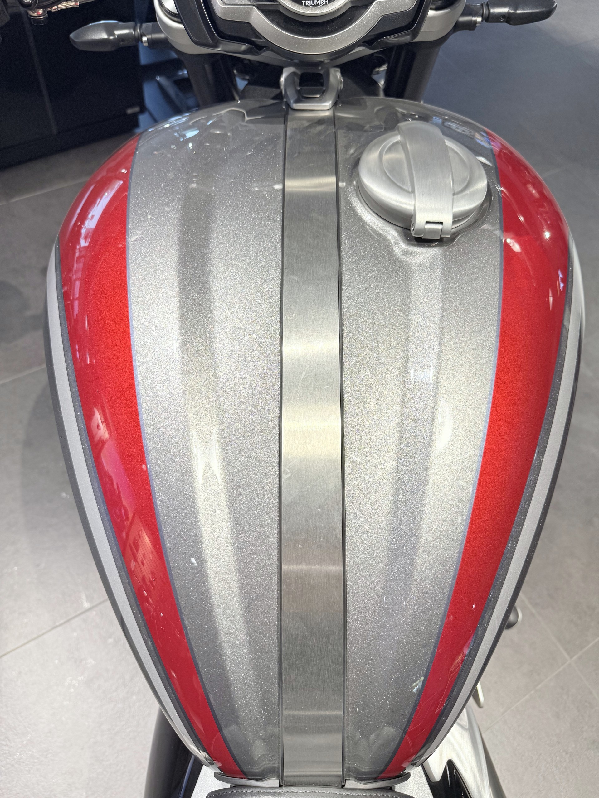 TRIUMPH Rocket 3 R-image-2