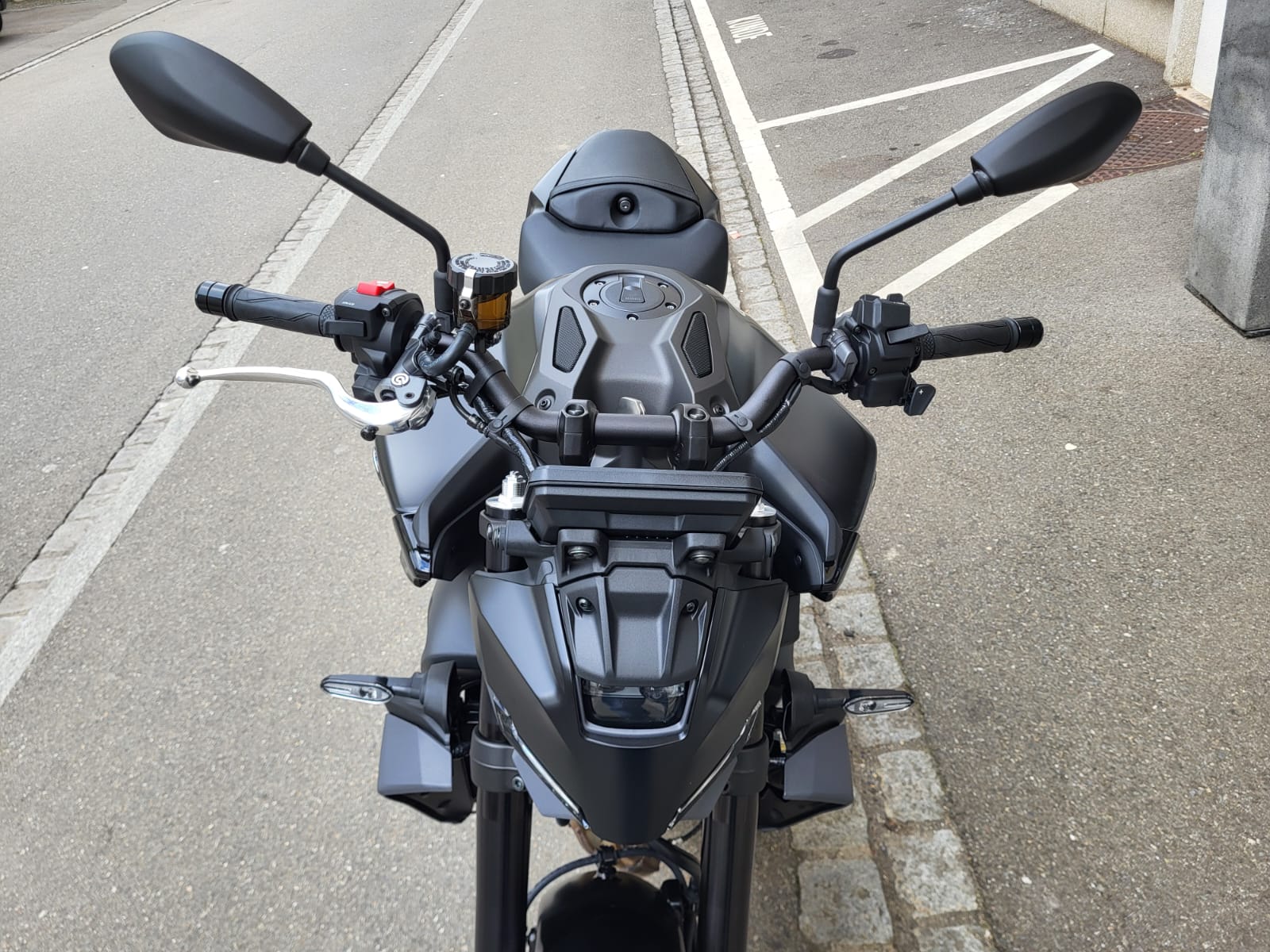 YAMAHA MT-09 Y-AMT-image-6