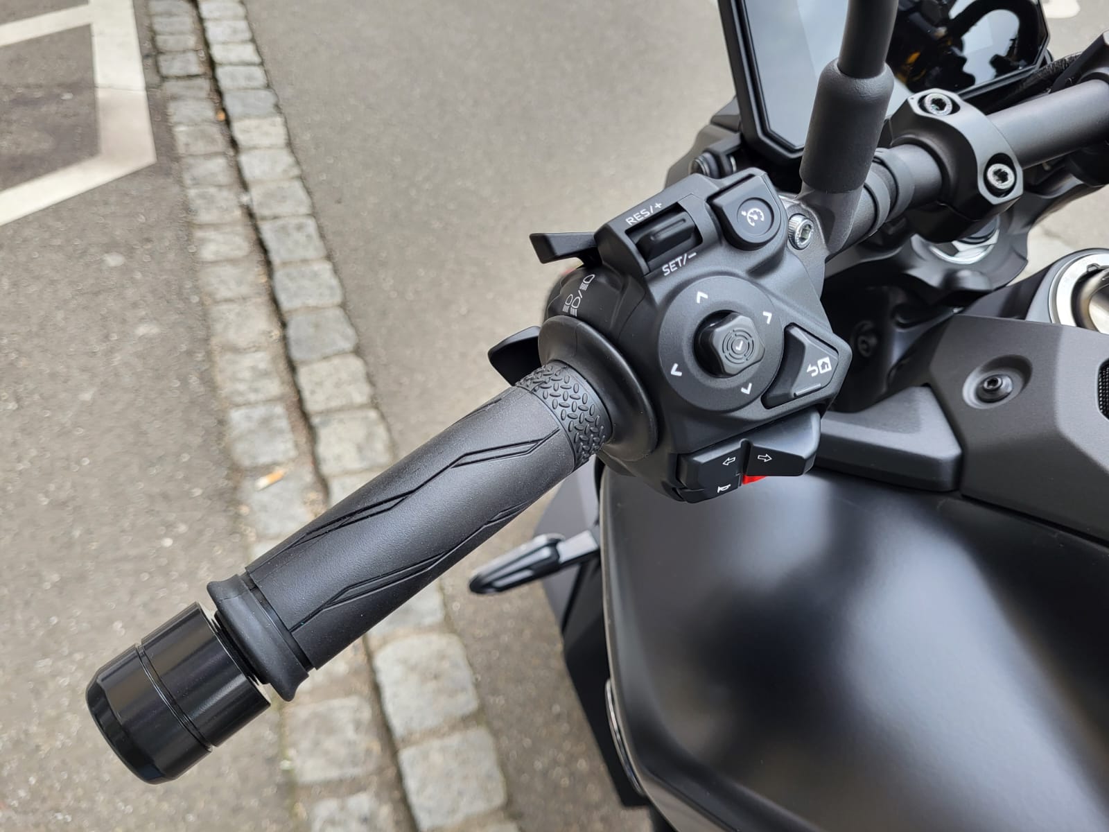 YAMAHA MT-09 Y-AMT-image-8