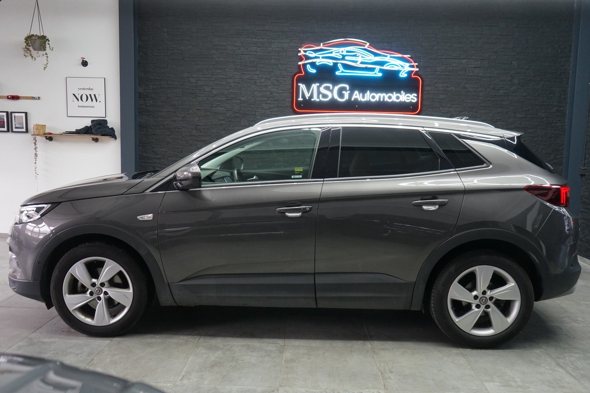 OPEL Grandland X 1.2i TP Excellence Automatik-showroom-element-1