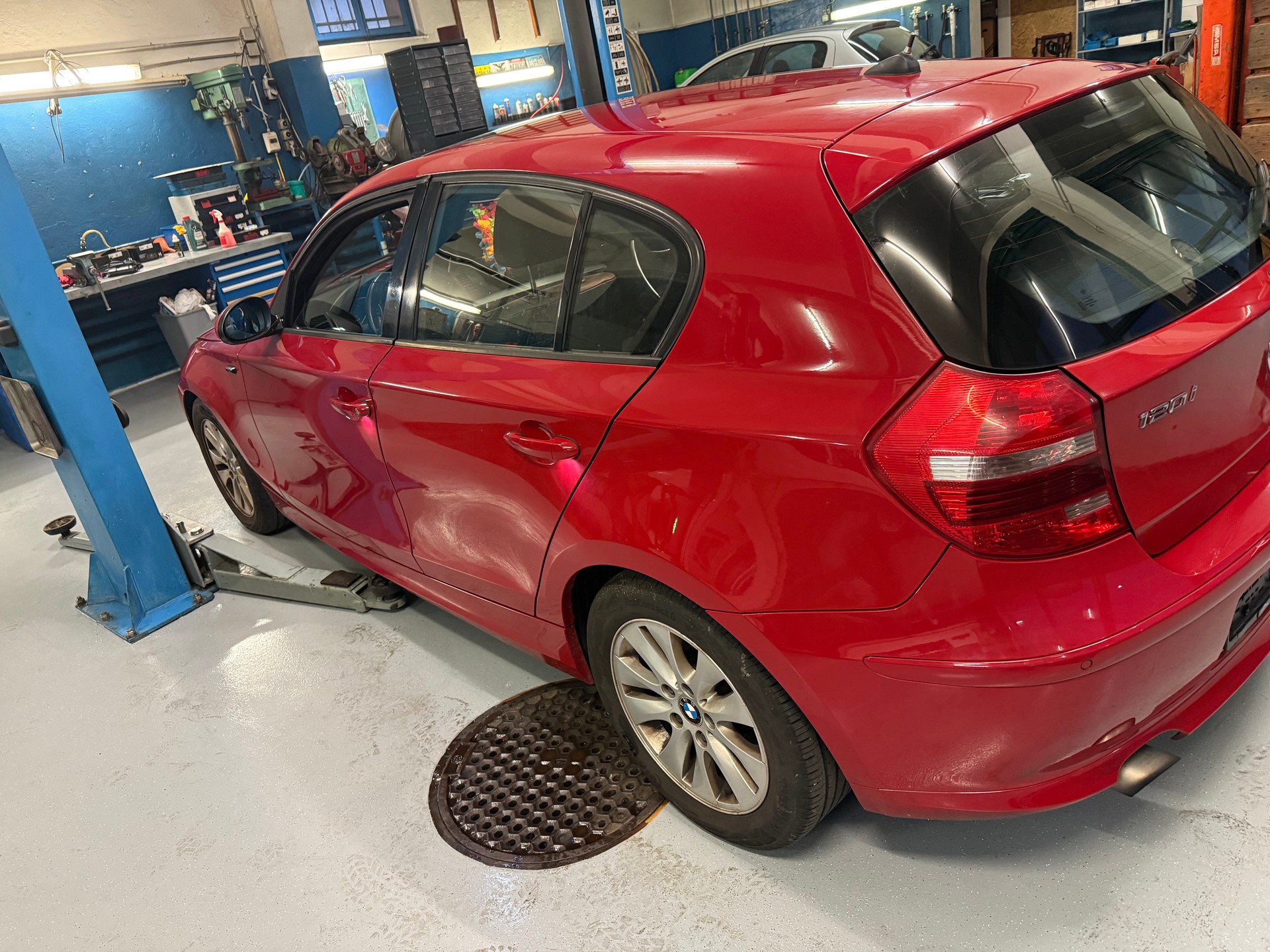 BMW 120i Steptronic-showroom-element-2