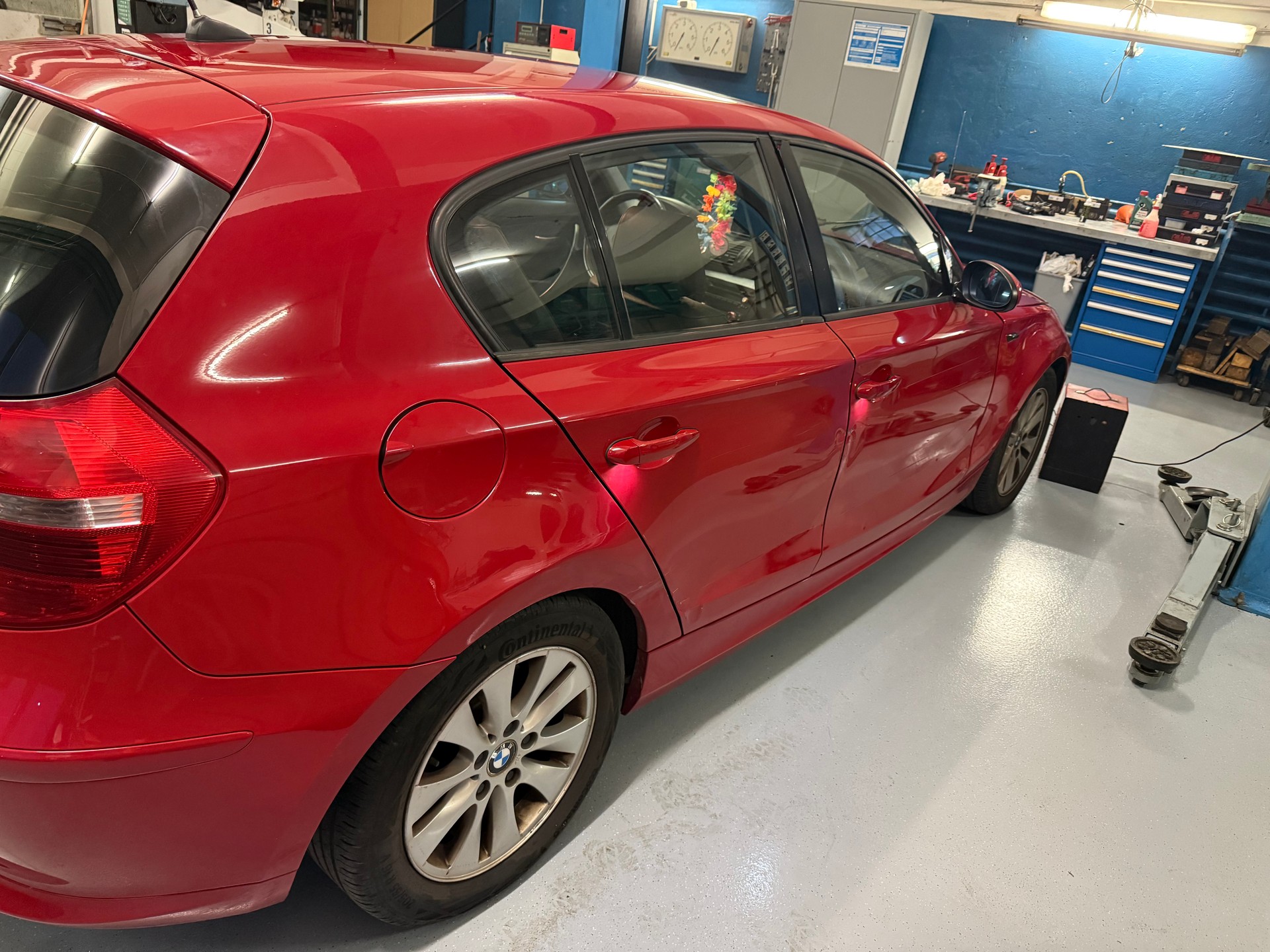 BMW 120i Steptronic-showroom-element-1