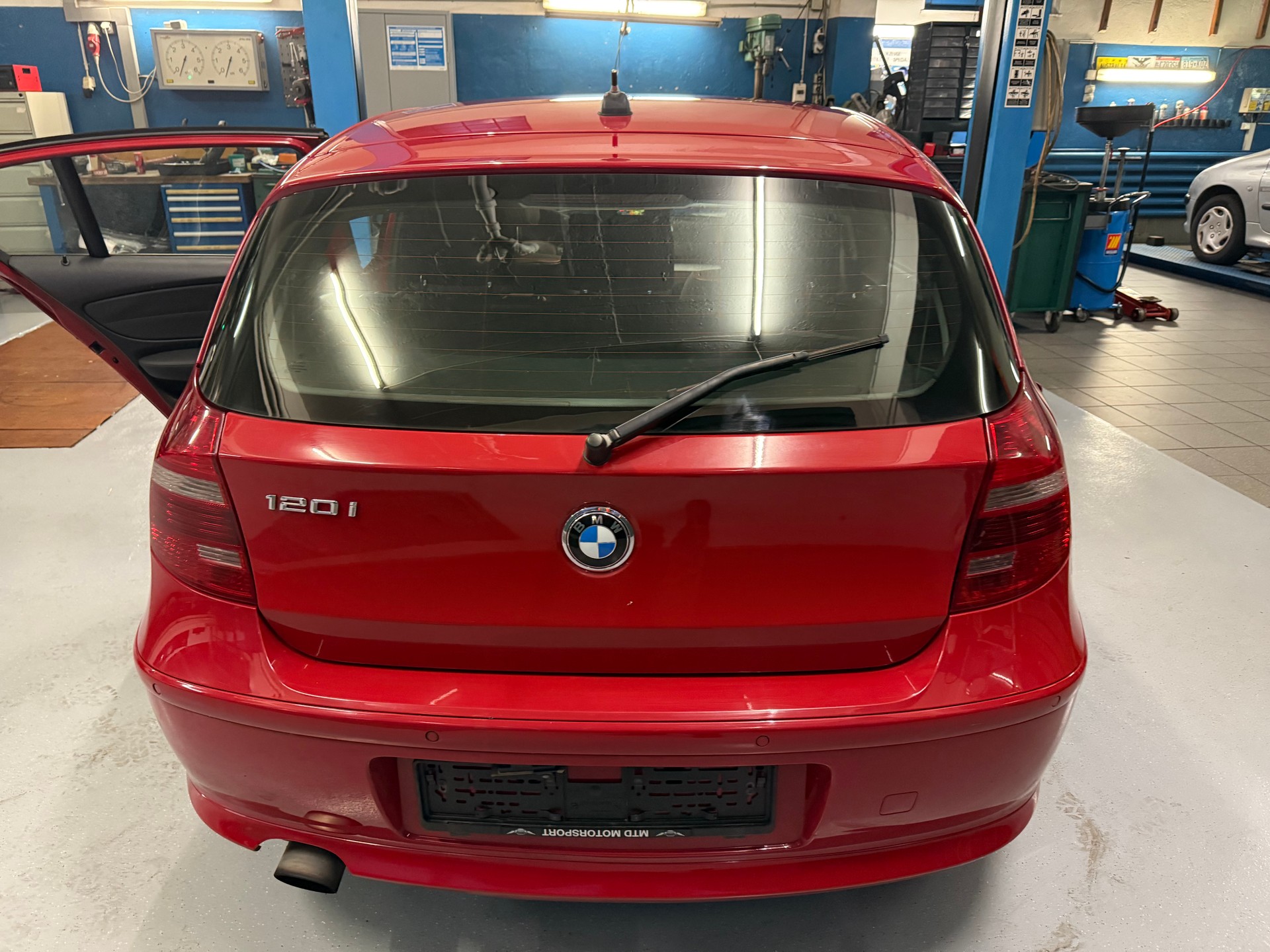 BMW 120i Steptronic-image-4