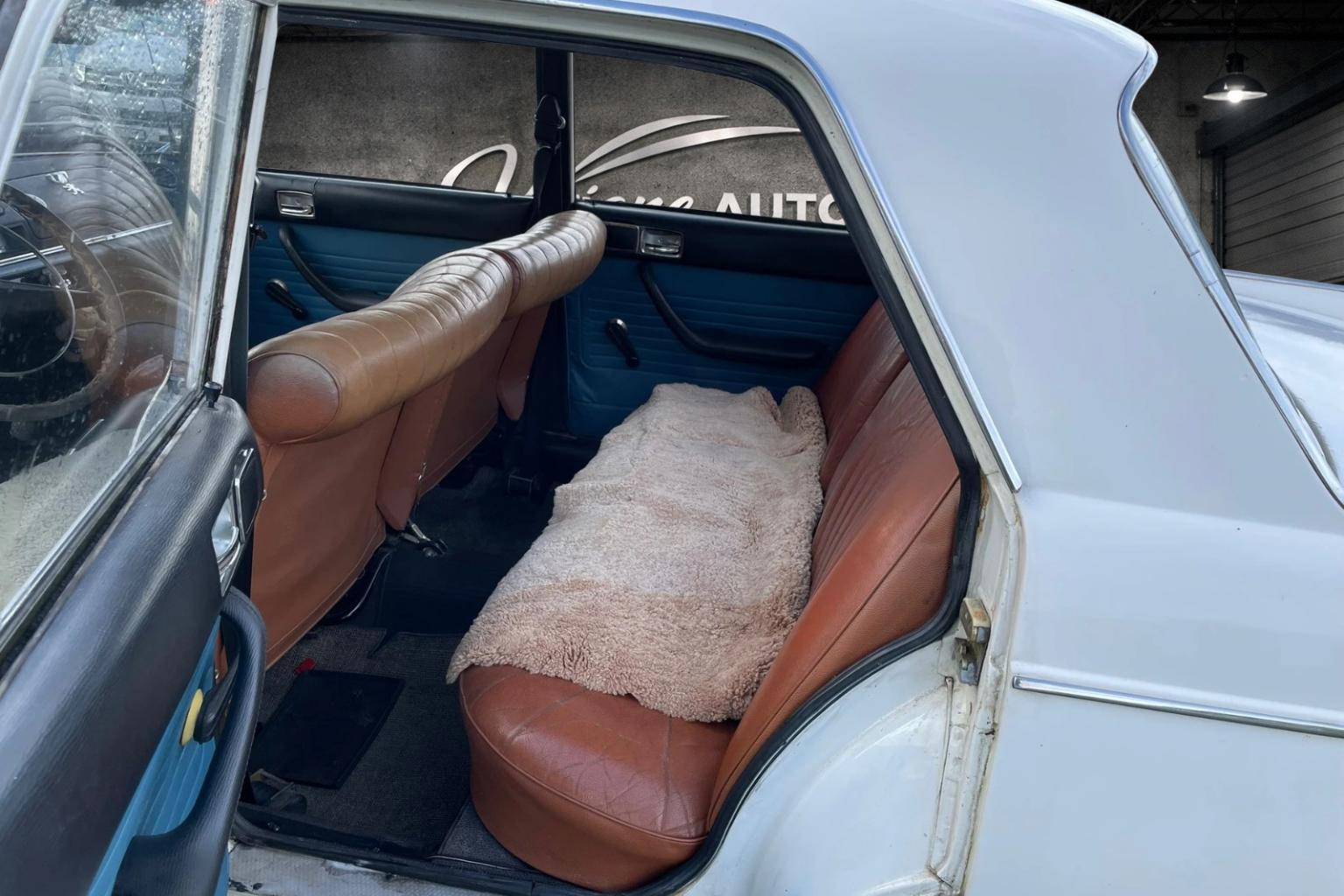 PEUGEOT 404-image-5