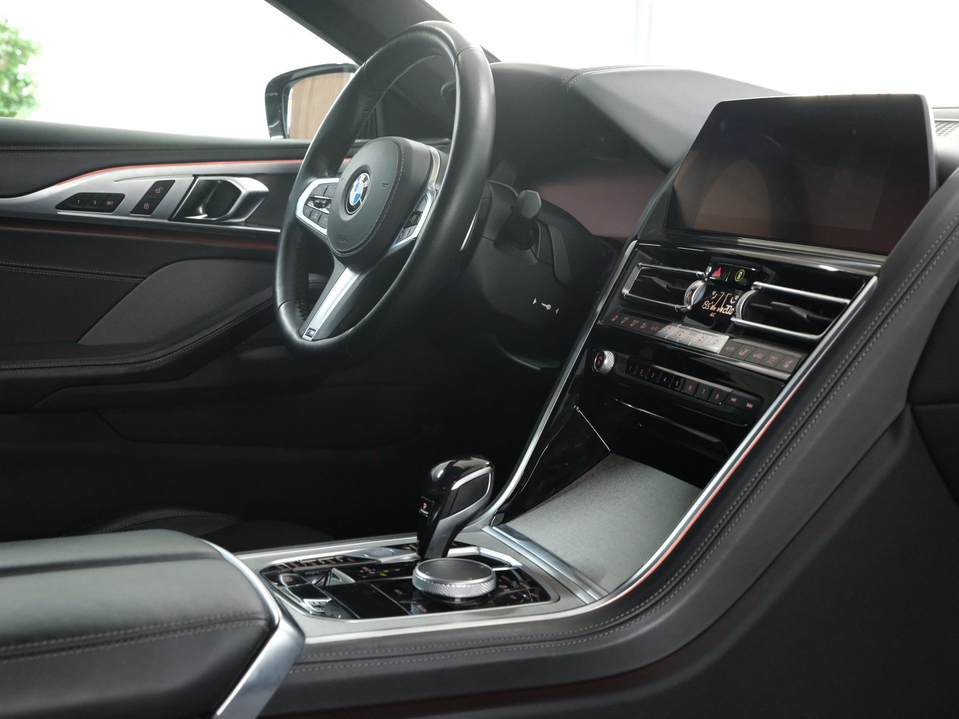 BMW 840i xDrive Steptronic-image-18
