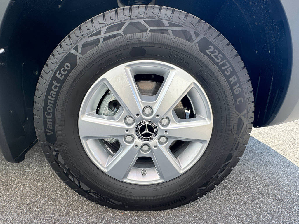 MERCEDES-BENZ eSprinter 420 Pro Koffer mit Hebebühne 3665 S 81 kWh-image-18