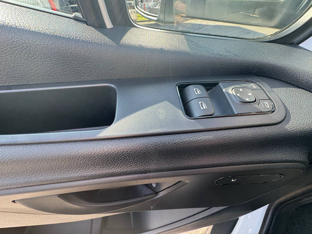 MERCEDES-BENZ eSprinter 420 Pro Koffer mit Hebebühne 3665 S 81 kWh-image-14
