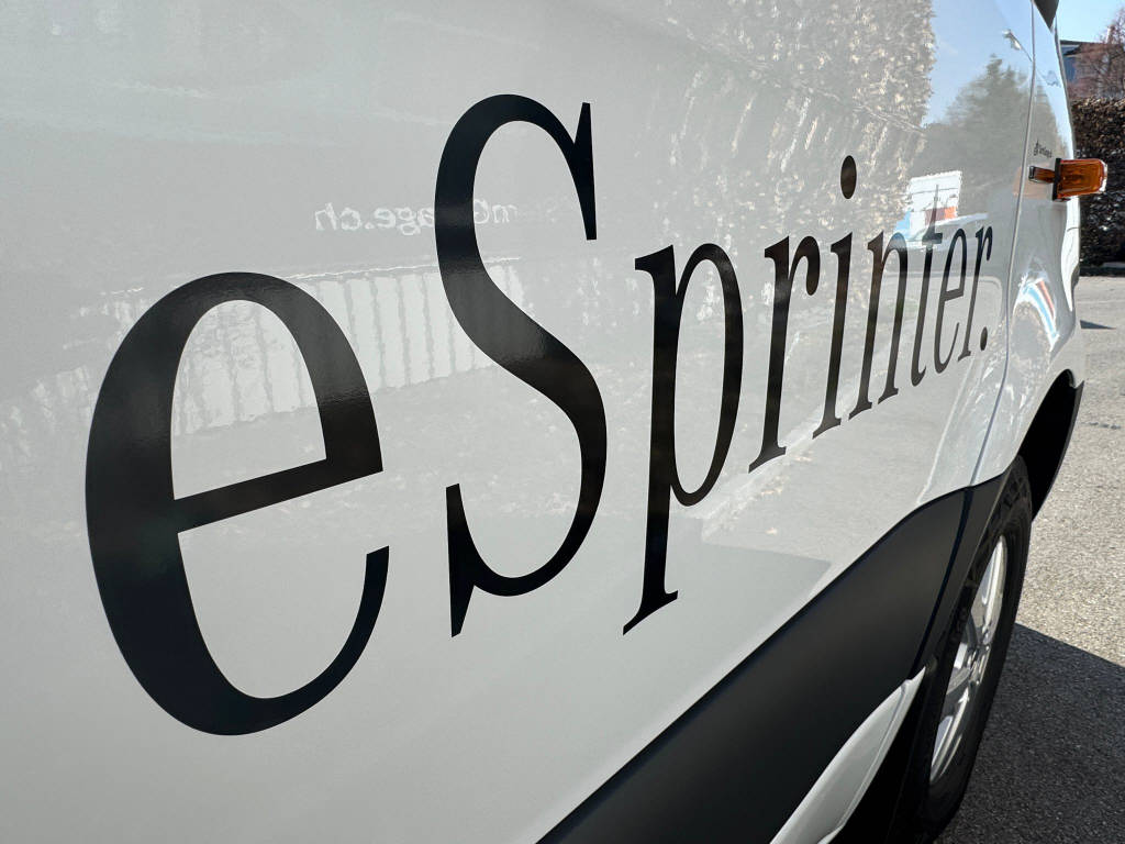 MERCEDES-BENZ eSprinter 420 Pro Koffer mit Hebebühne 3665 S 81 kWh-image-8