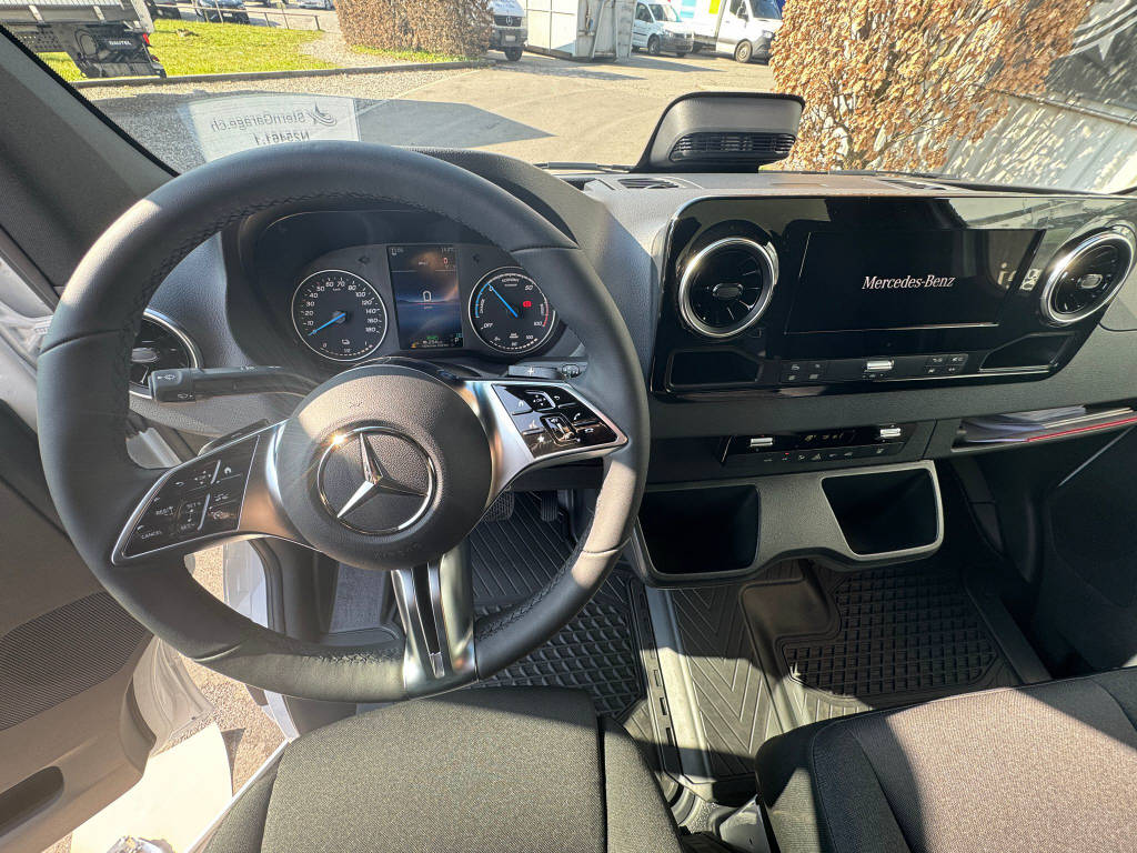 MERCEDES-BENZ eSprinter 420 Pro Koffer mit Hebebühne 3665 S 81 kWh-image-11