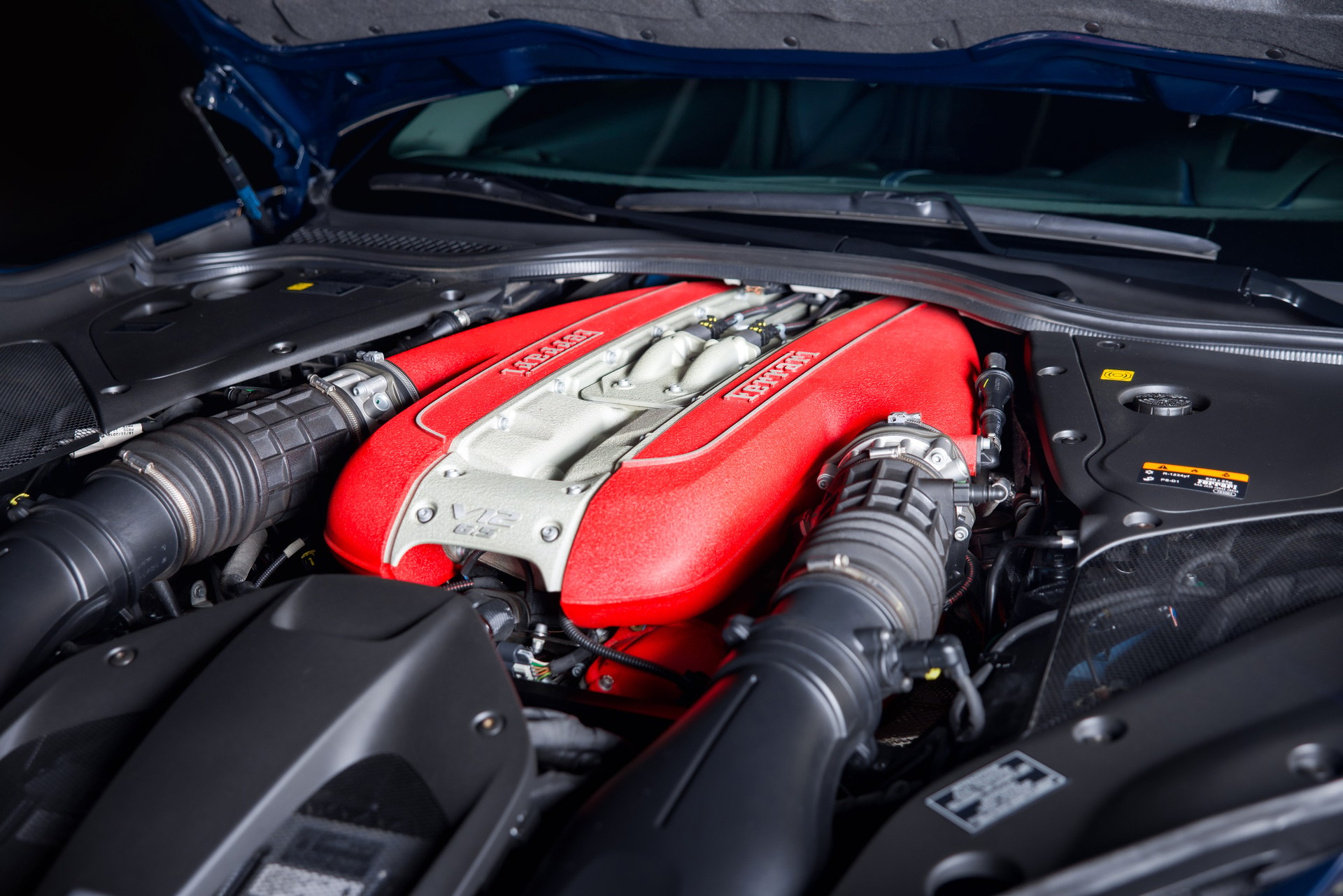 FERRARI 812 Superfast-image-17