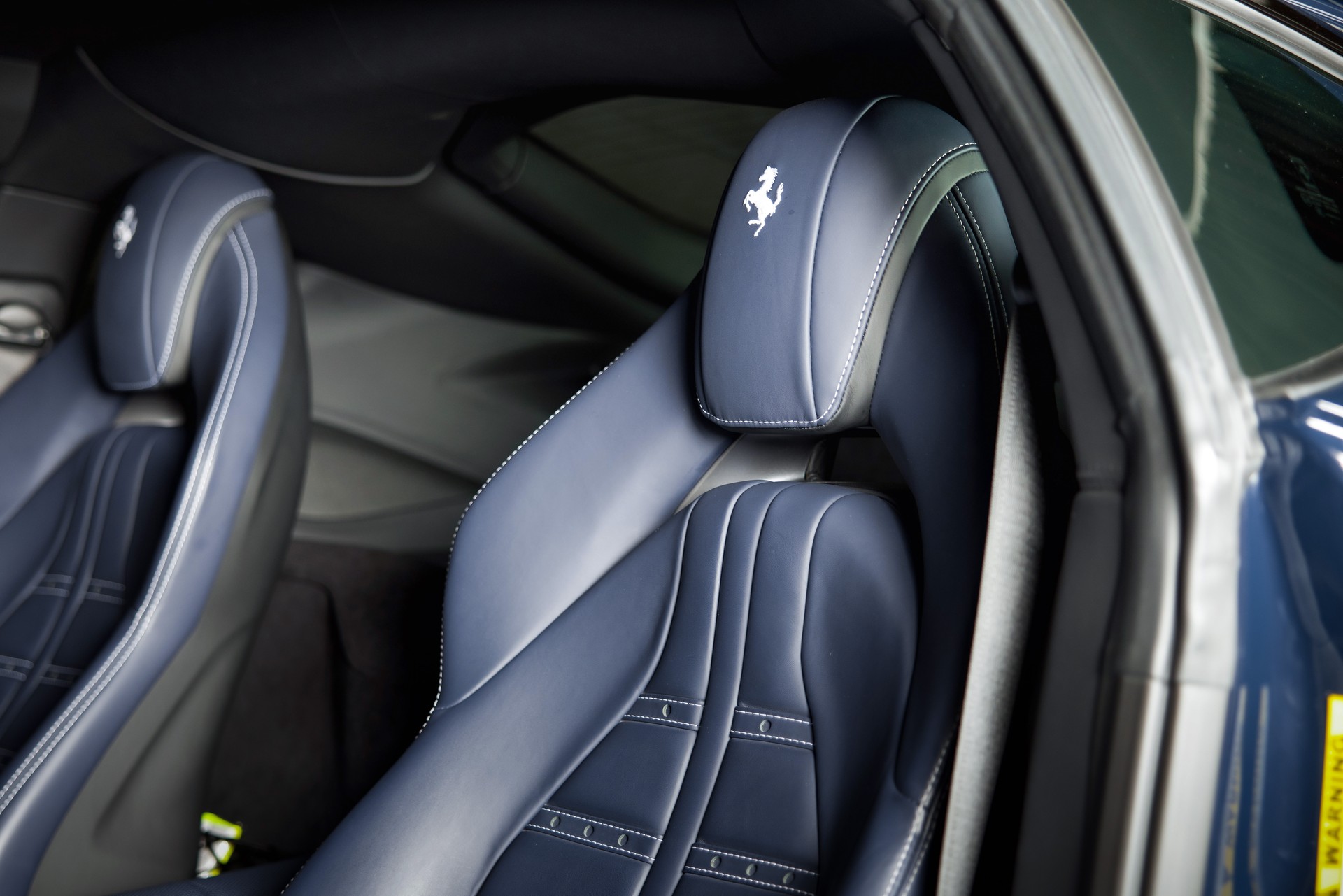 FERRARI 812 Superfast-image-14