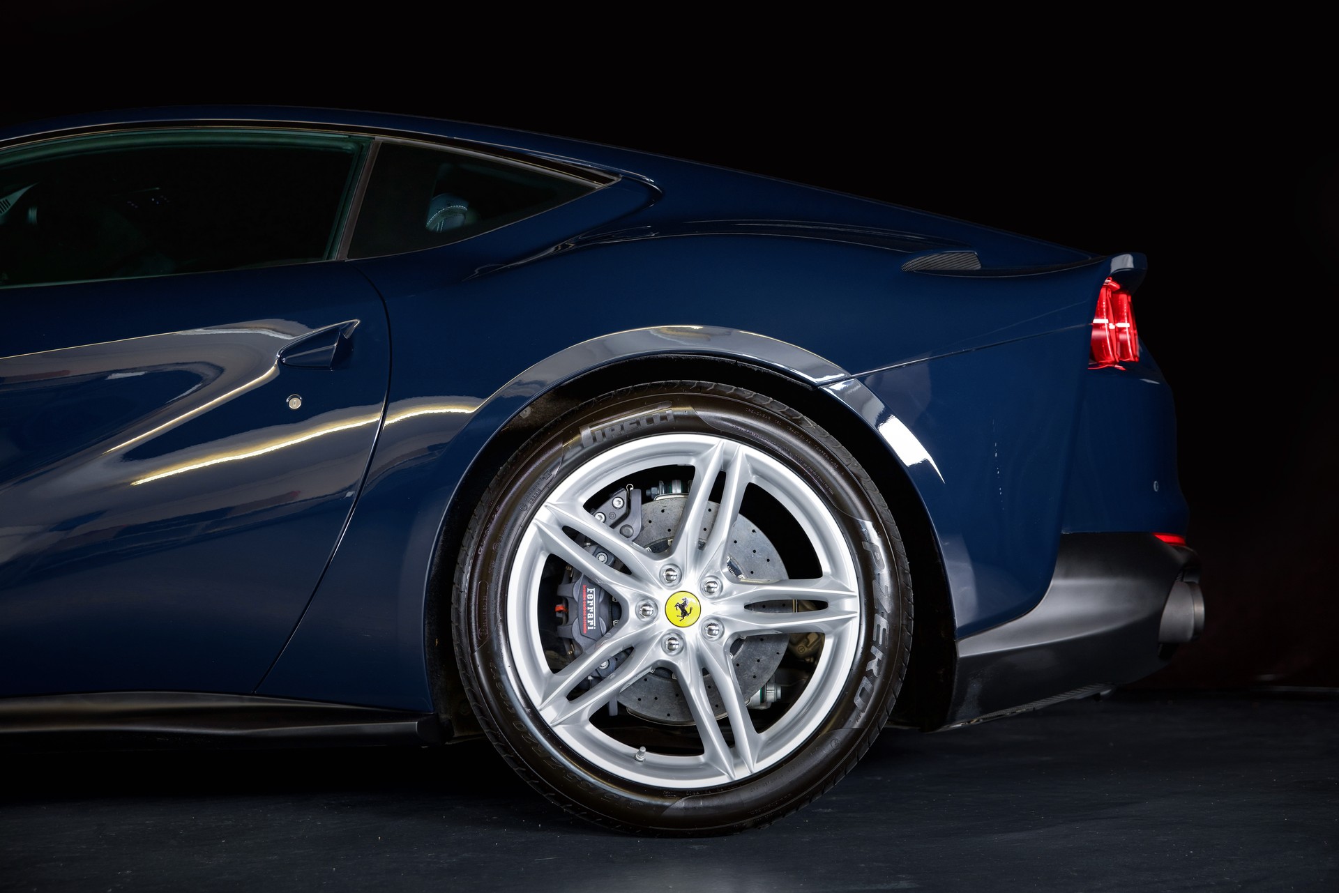 FERRARI 812 Superfast-image-5