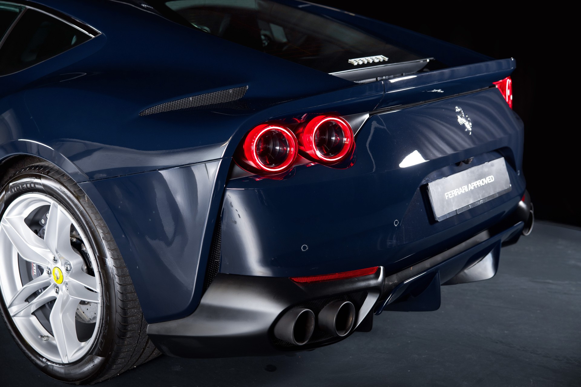 FERRARI 812 Superfast-image-8