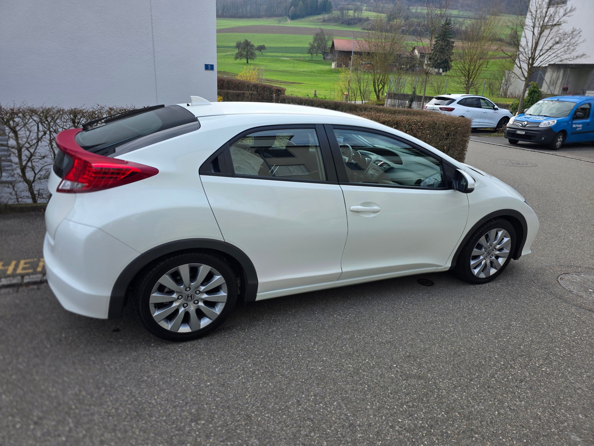 HONDA Civic 1.8i Sport Automatic-showroom-element-1