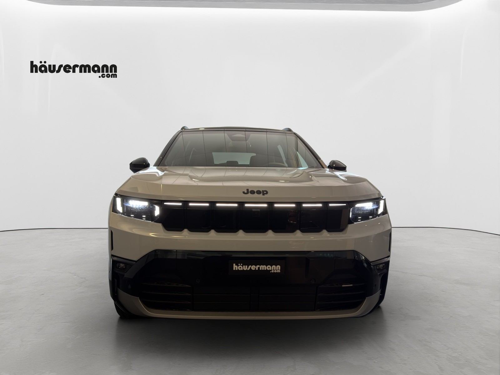 JEEP Compass First Edition-showroom-element-1