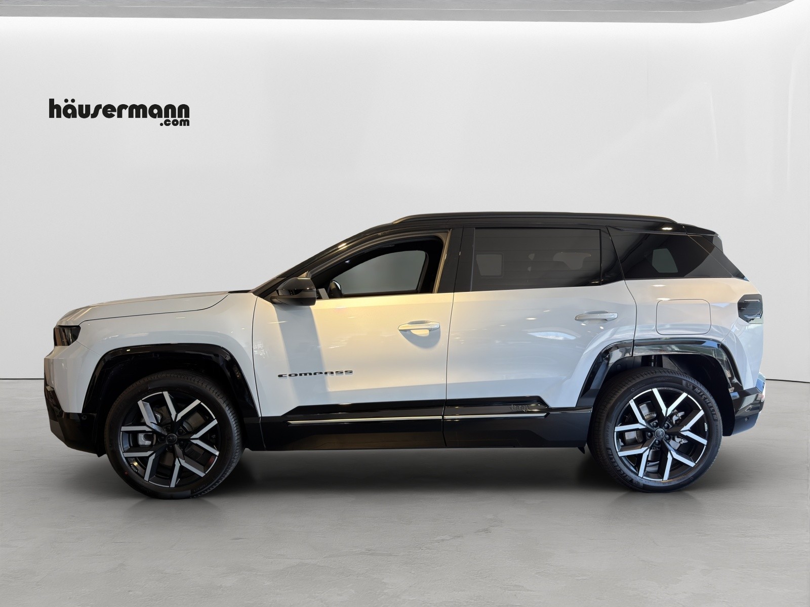 JEEP Compass First Edition-showroom-element-2