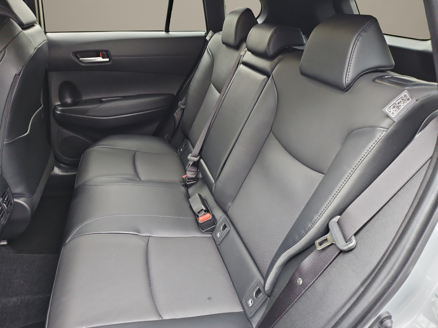 TOYOTA Corolla Cross 2.0 HSD Premium AWD-i-image-9