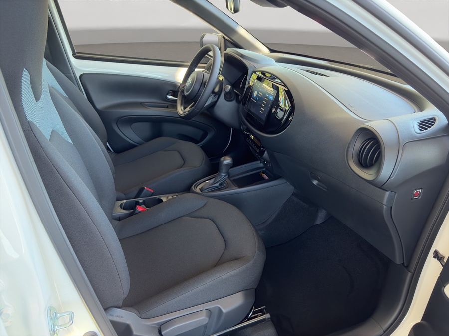 TOYOTA Aygo X 1.5 Comfort e-CVT-image-6